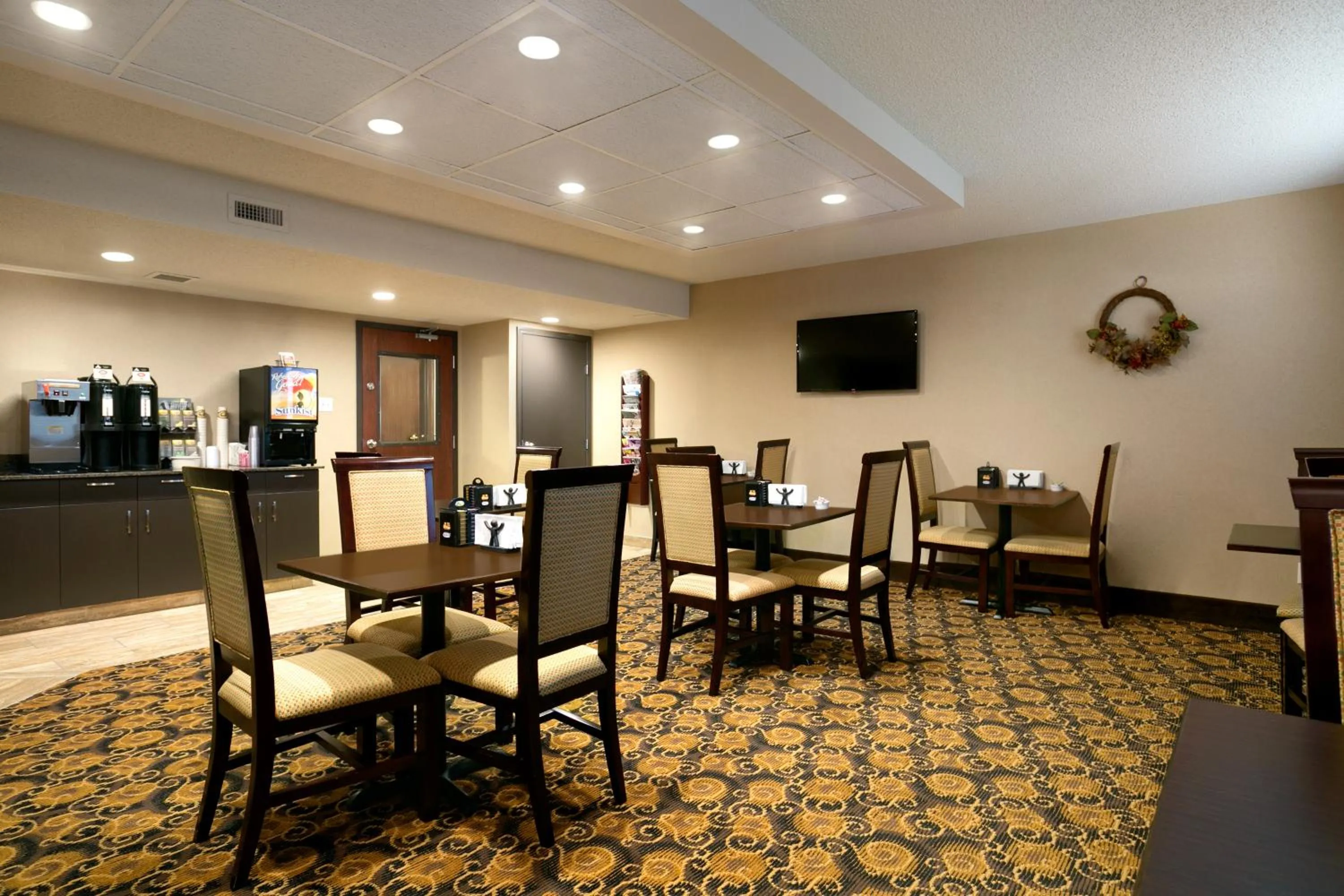 Breakfast in Super 8 by Wyndham Fox Creek