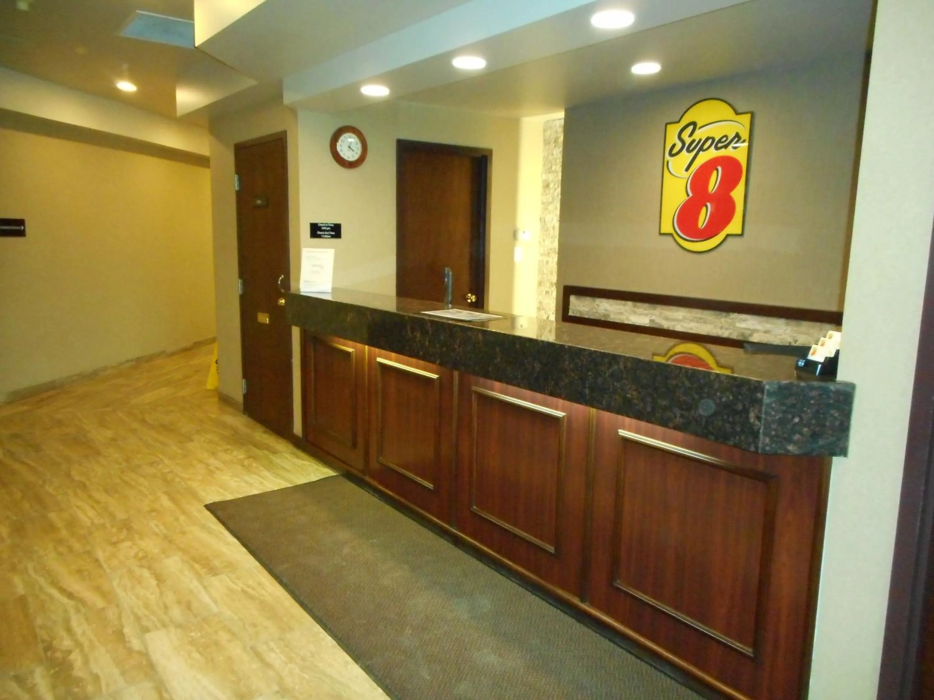 Lobby or reception in Super 8 by Wyndham Fox Creek