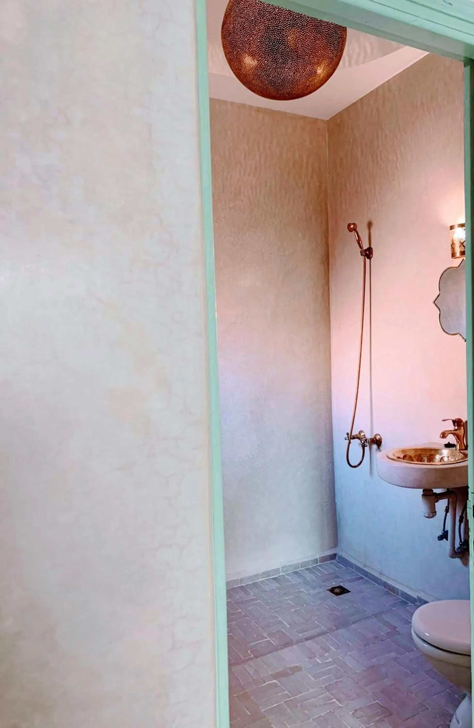 Bathroom in Riad with 3 Swimming Pools