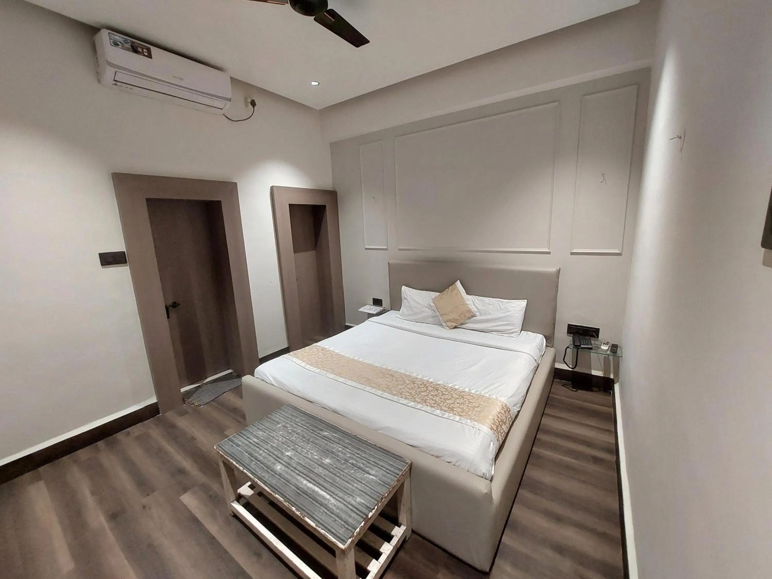 Bed in Hotel Neelam