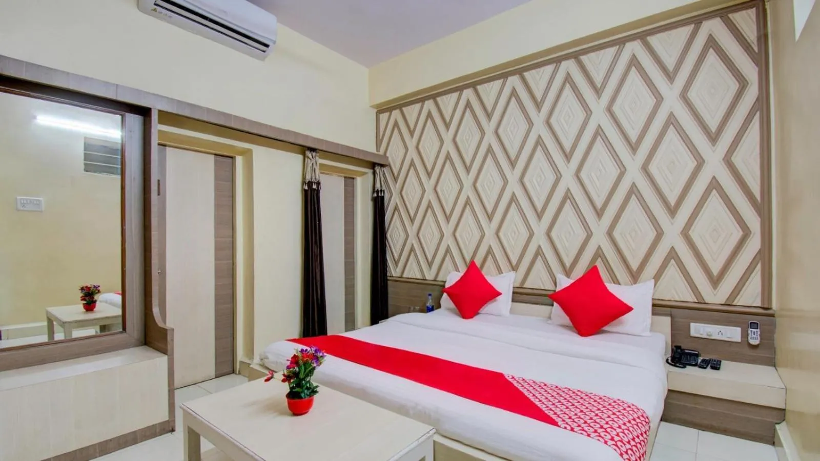 Bed in Hotel Neelam