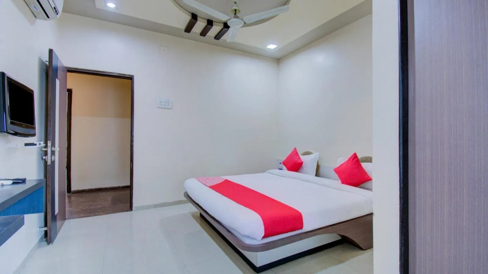 Bed in Hotel Neelam
