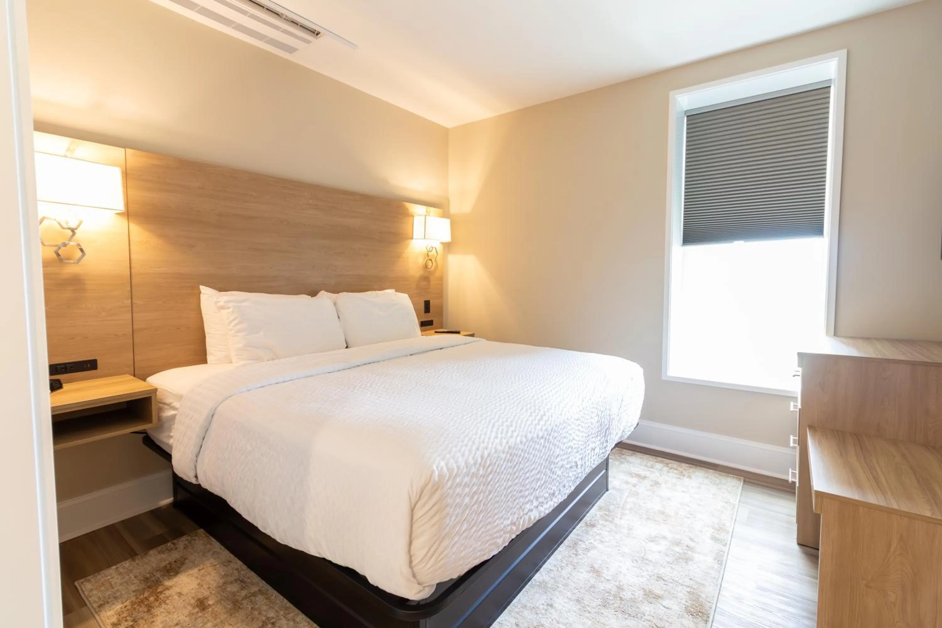 Bedroom, Bed in Bask Hotel at Big Rock Landing