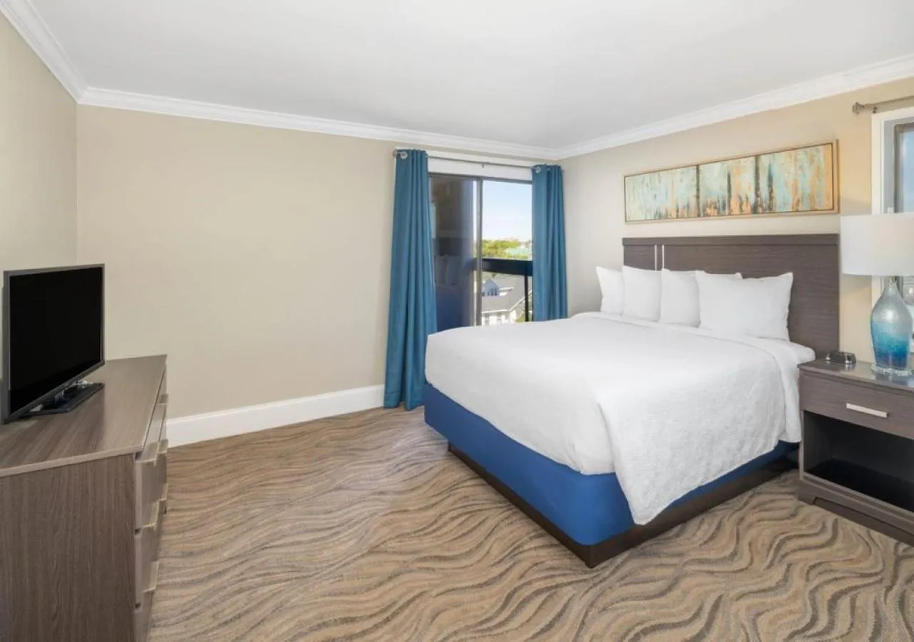 Bedroom, Bed in Bask Hotel at Big Rock Landing