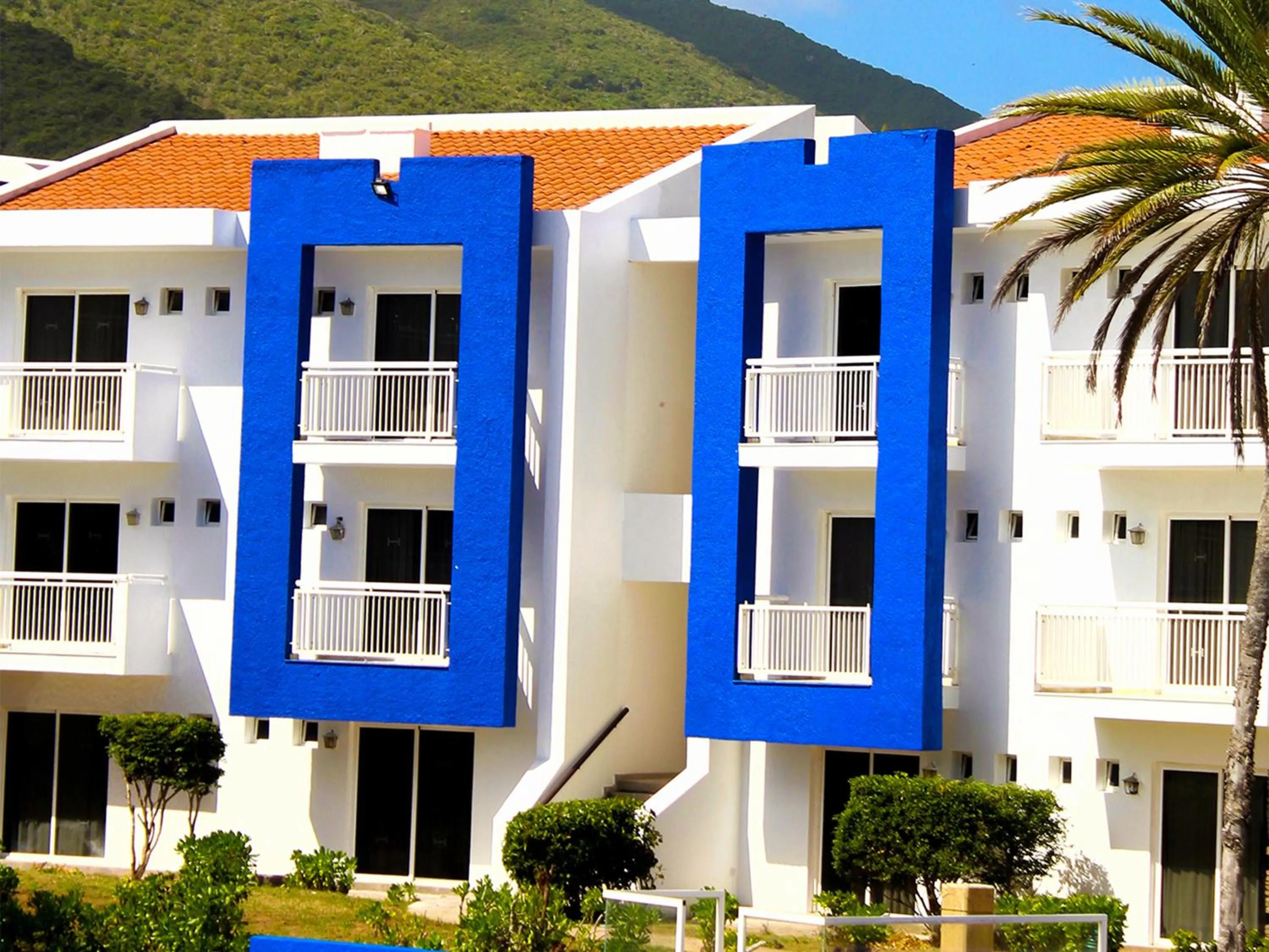 Property building in Hesperia Playa el Agua