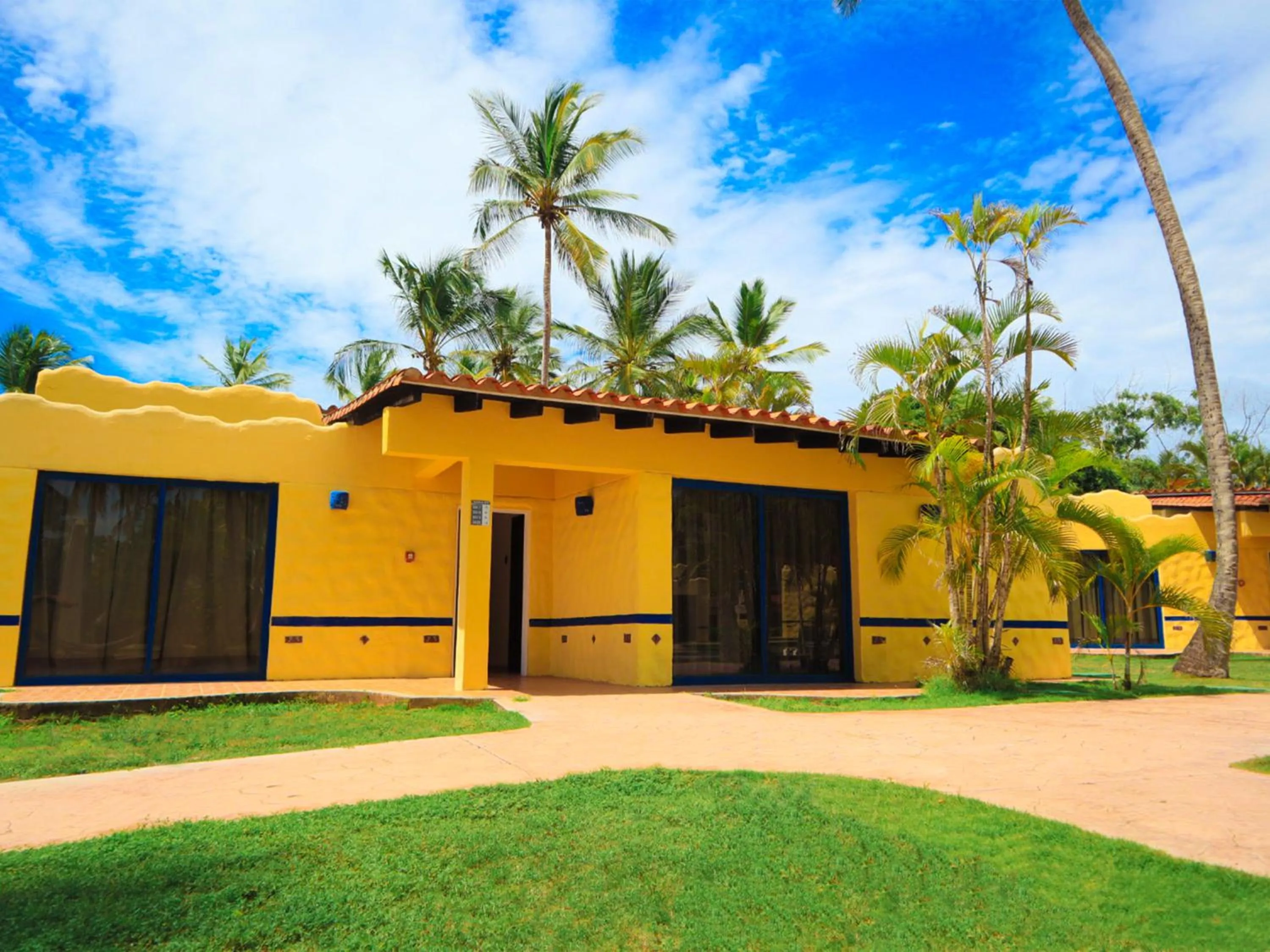 Property building in Hesperia Playa el Agua