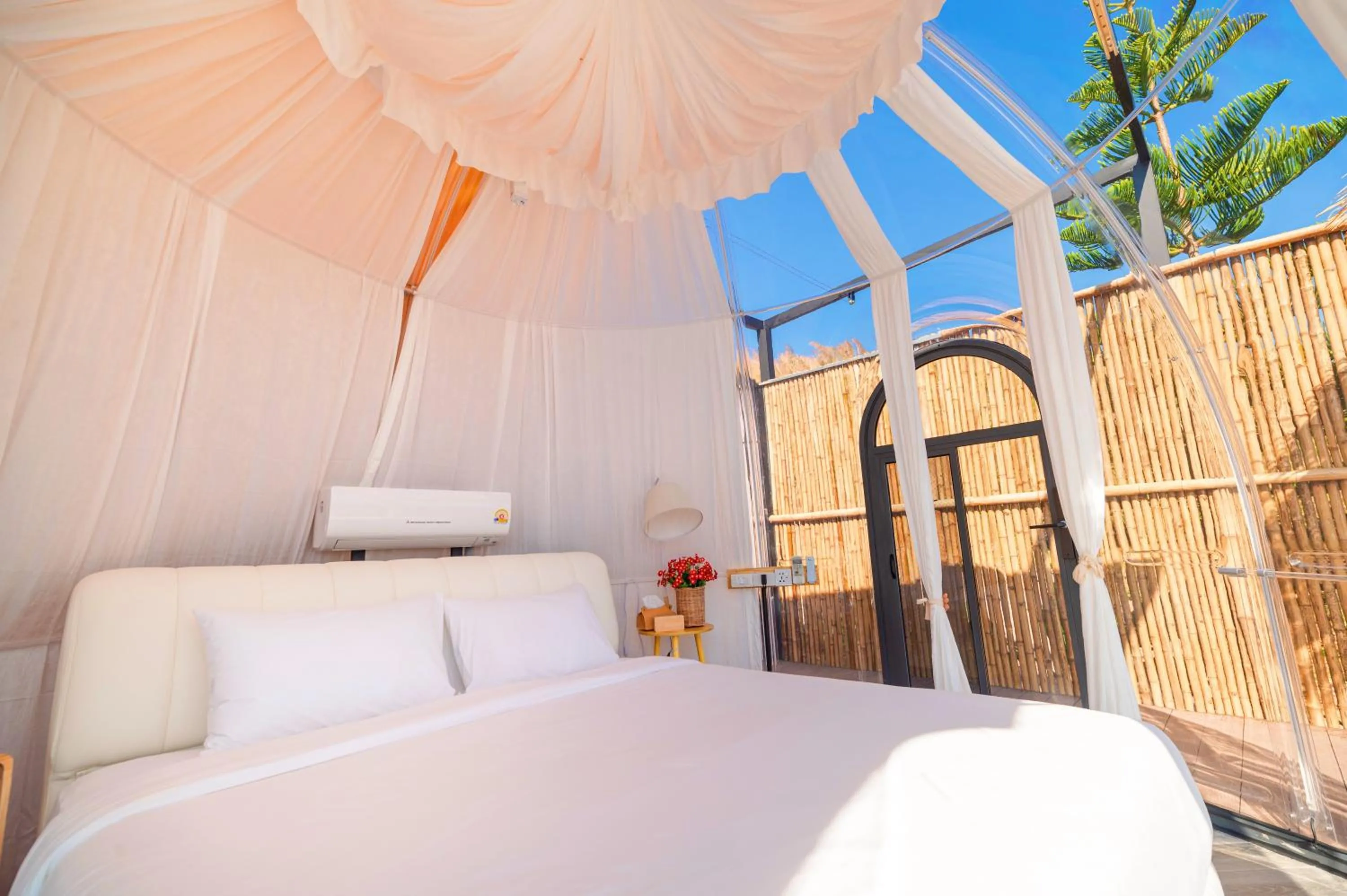 Bed in PARACH RESORT KHAOKHo