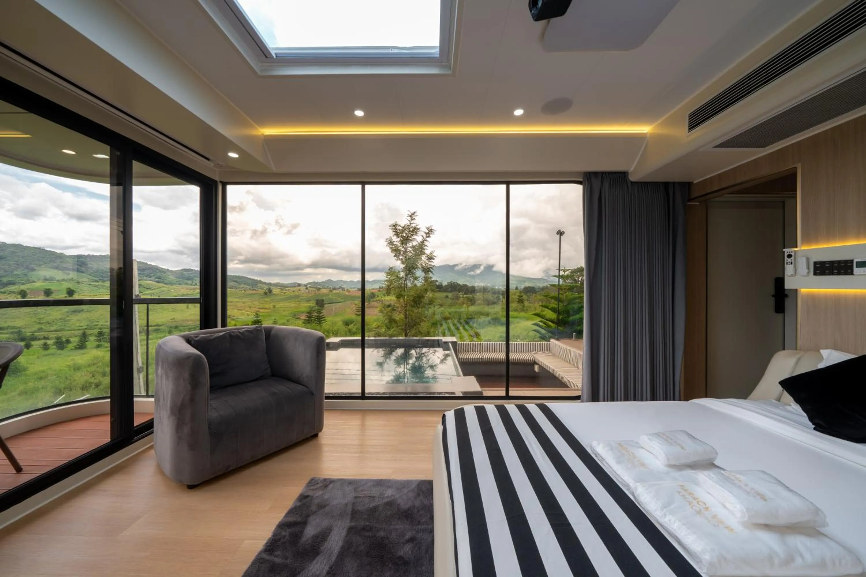 Bed in PARACH RESORT KHAOKHo
