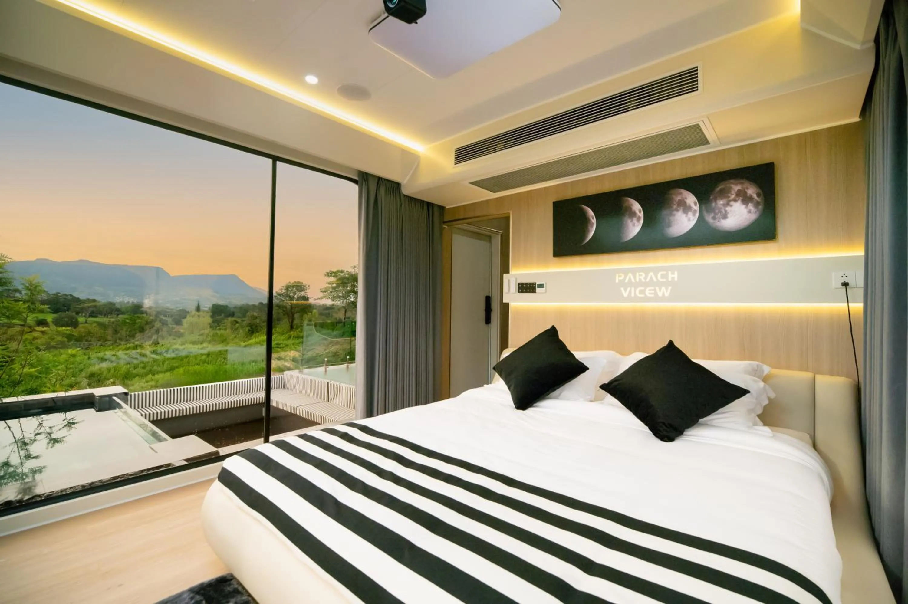 Bed in PARACH RESORT KHAOKHo