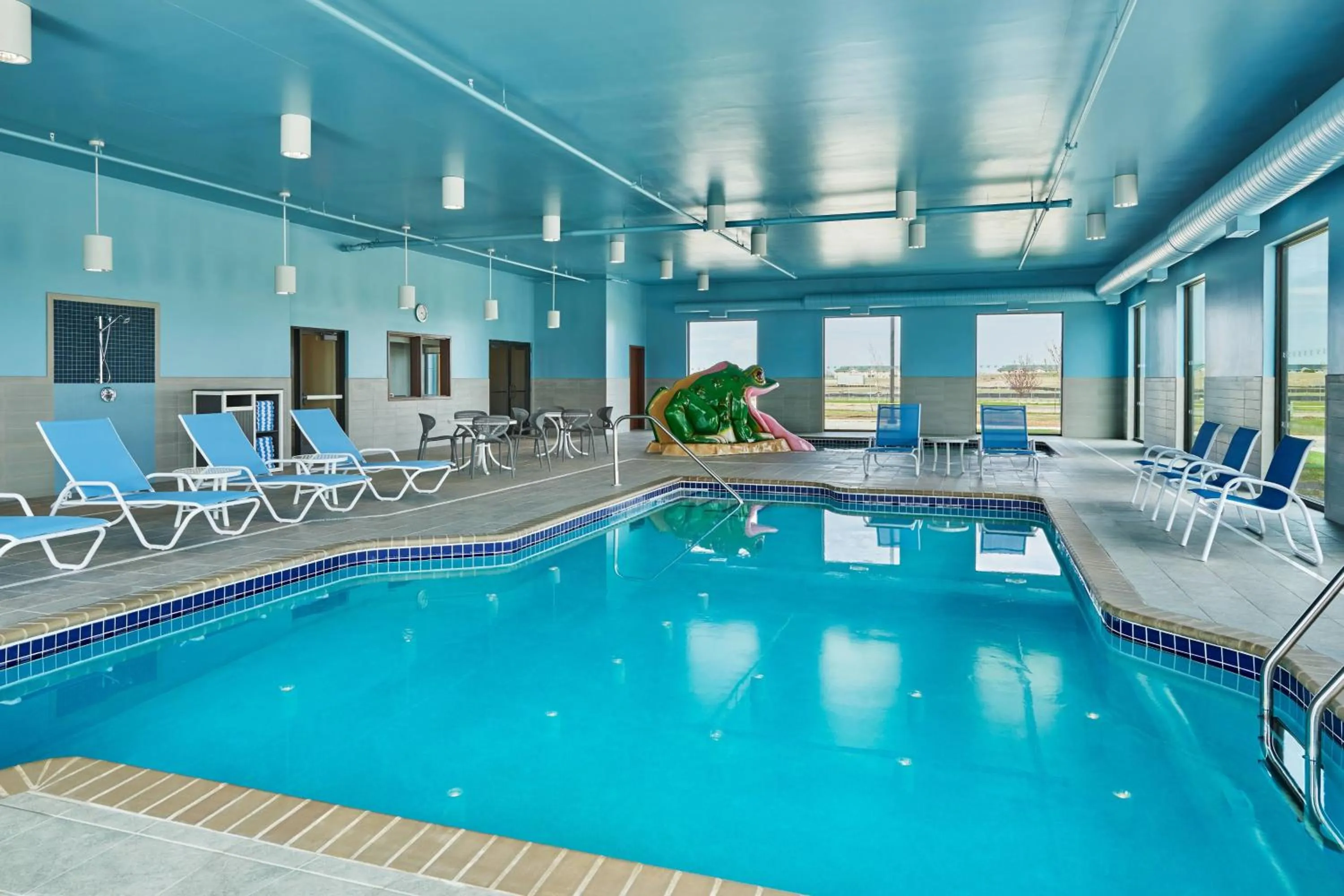 Swimming pool in Four Points by Sheraton Fargo Medical Center