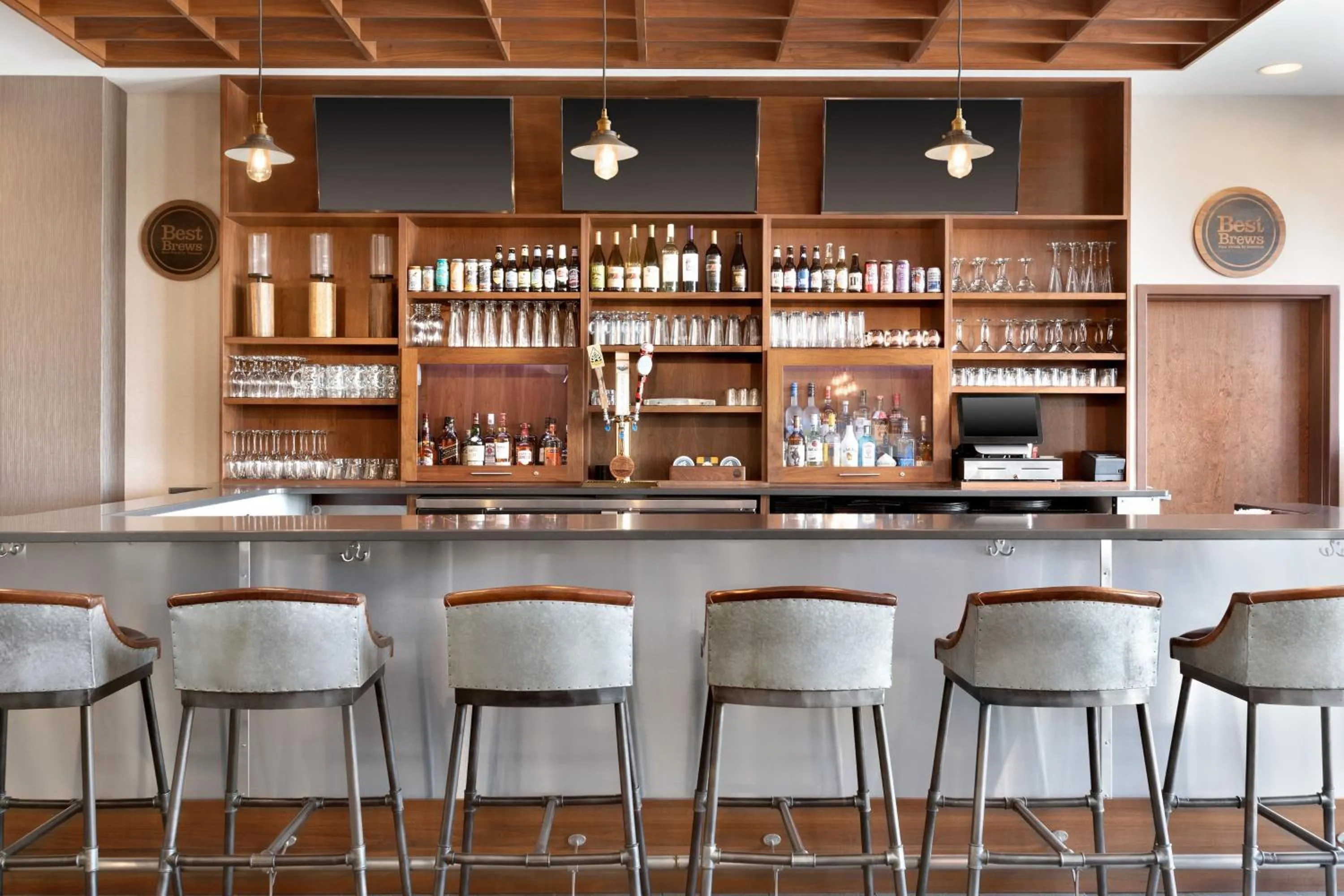 Restaurant/places to eat in Four Points by Sheraton Fargo Medical Center