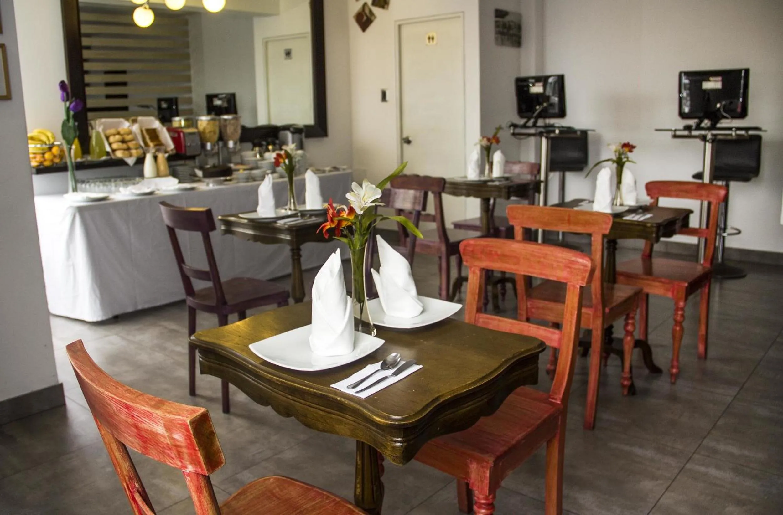 Restaurant/places to eat in Hotel Sunqu