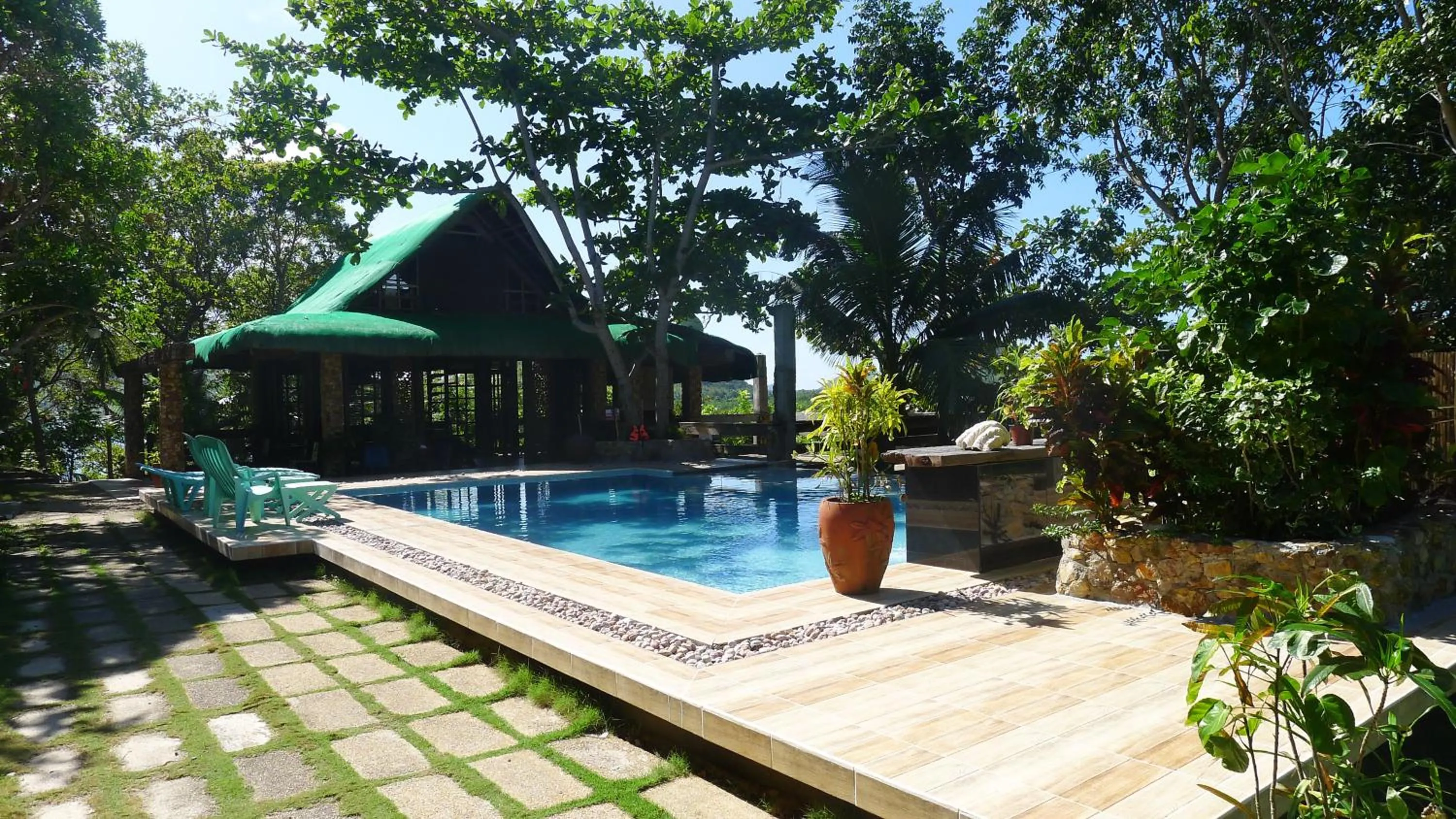 Swimming pool in La Estancia Busuanga