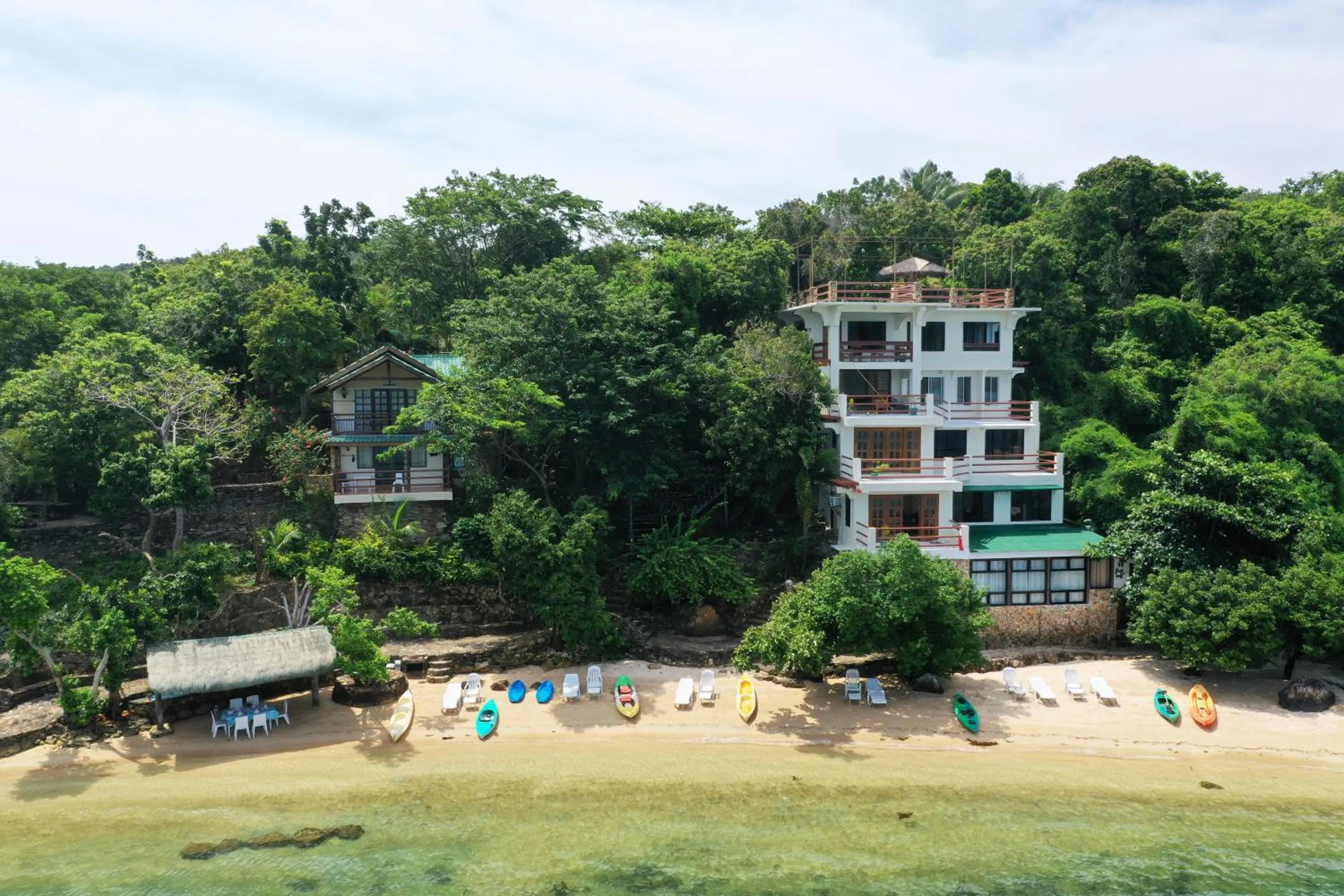 Property building in La Estancia Busuanga