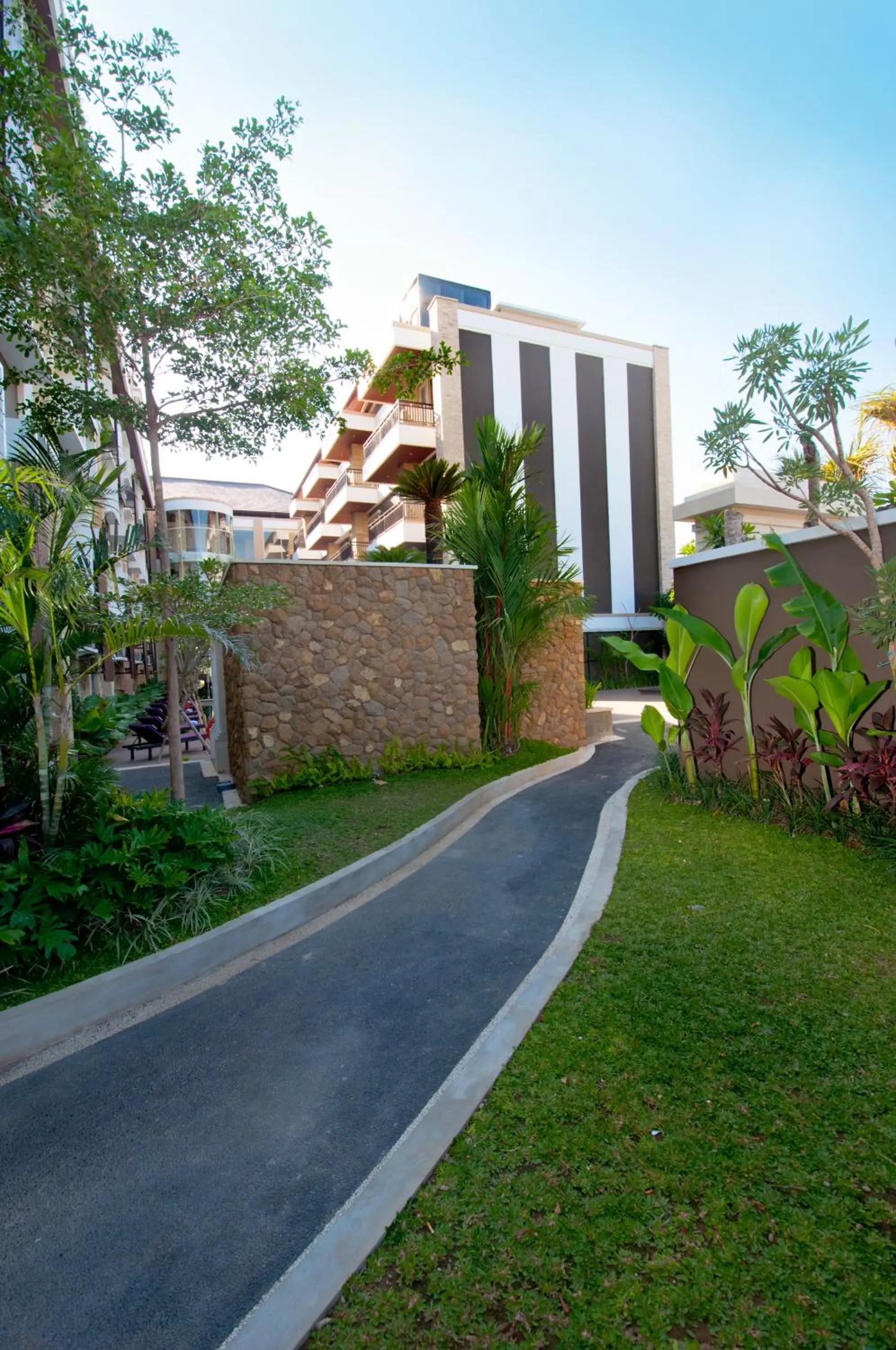 Facade/entrance in Quest San Denpasar by ASTON