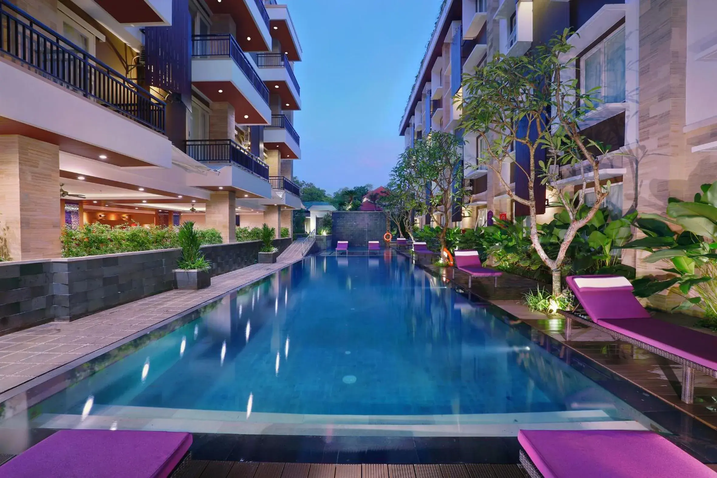Pool view in Quest San Denpasar by ASTON Pool view in Quest San Denpasar by ASTON