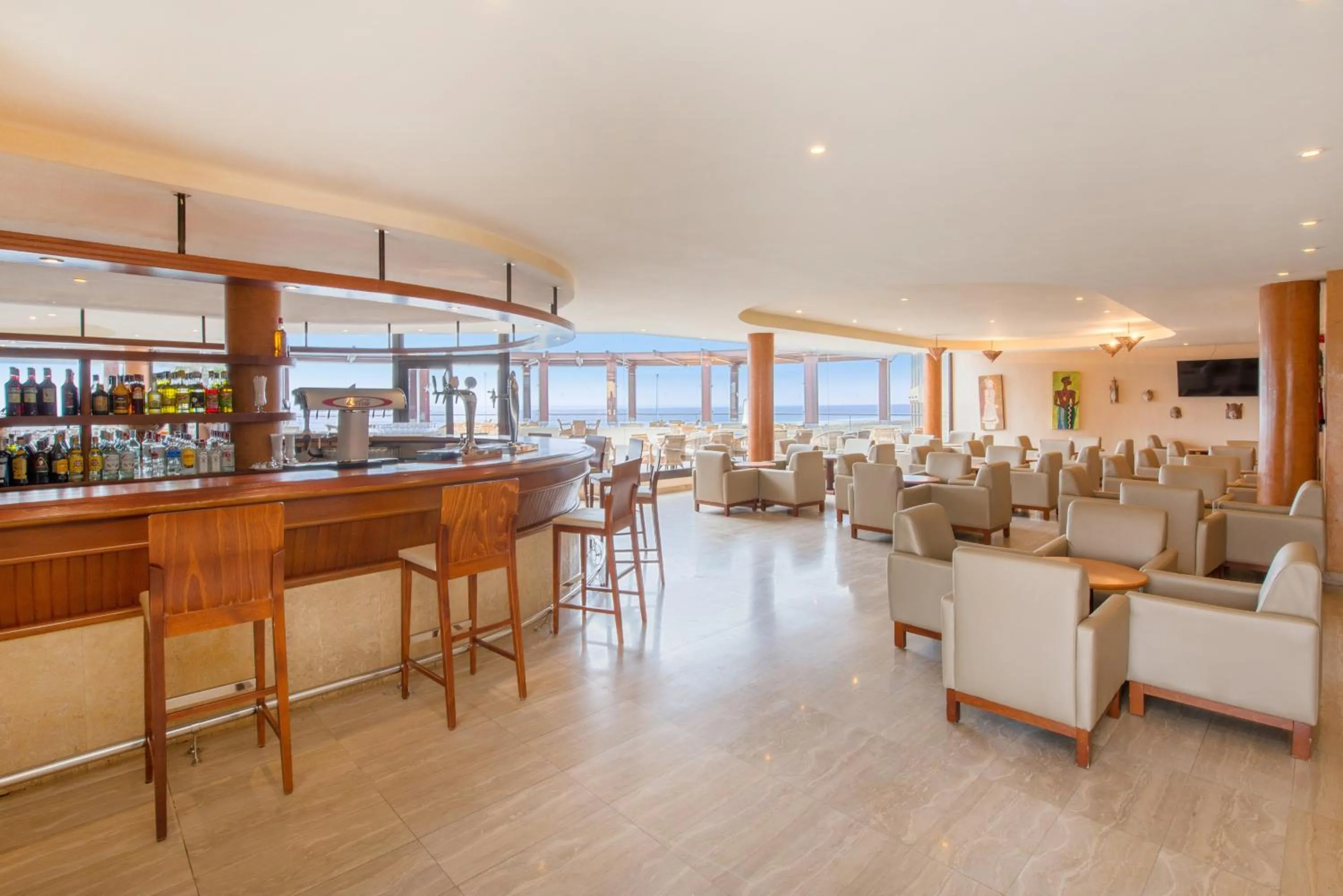 Lounge or bar in Iberostar Waves Playa Gaviotas All Inclusive