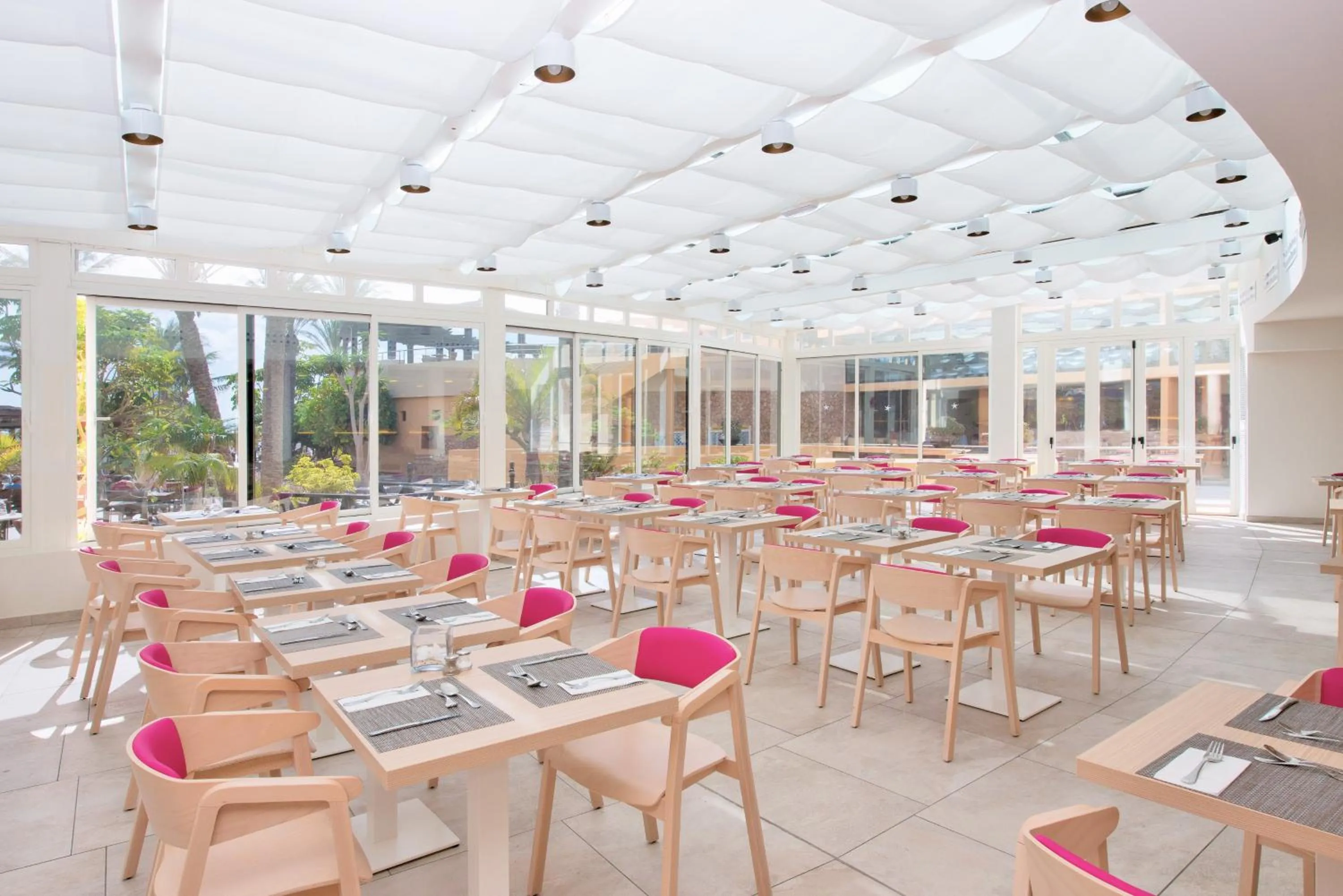 Restaurant/places to eat in Iberostar Waves Playa Gaviotas All Inclusive