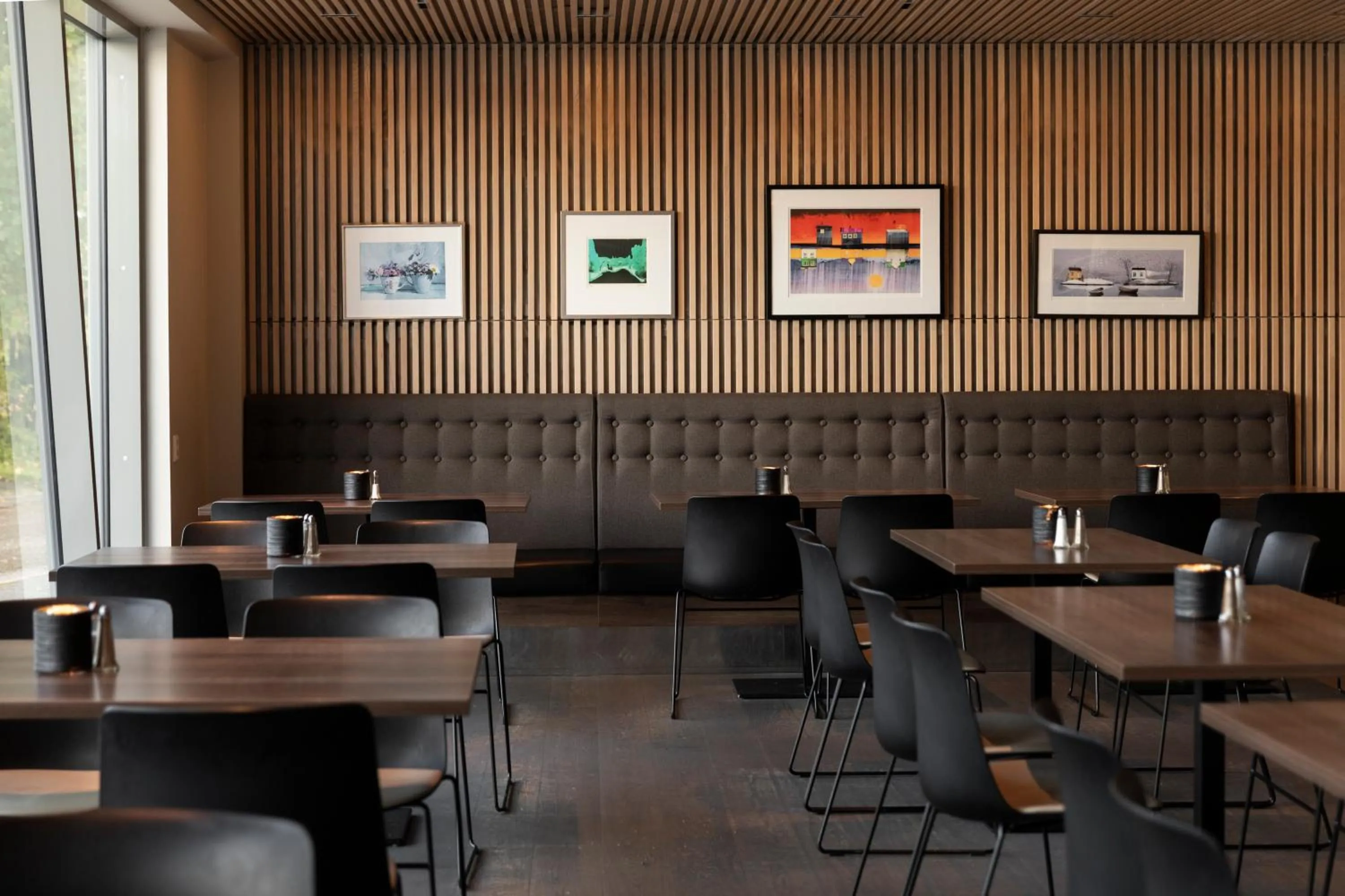 Restaurant/places to eat in Home Hotel Helma