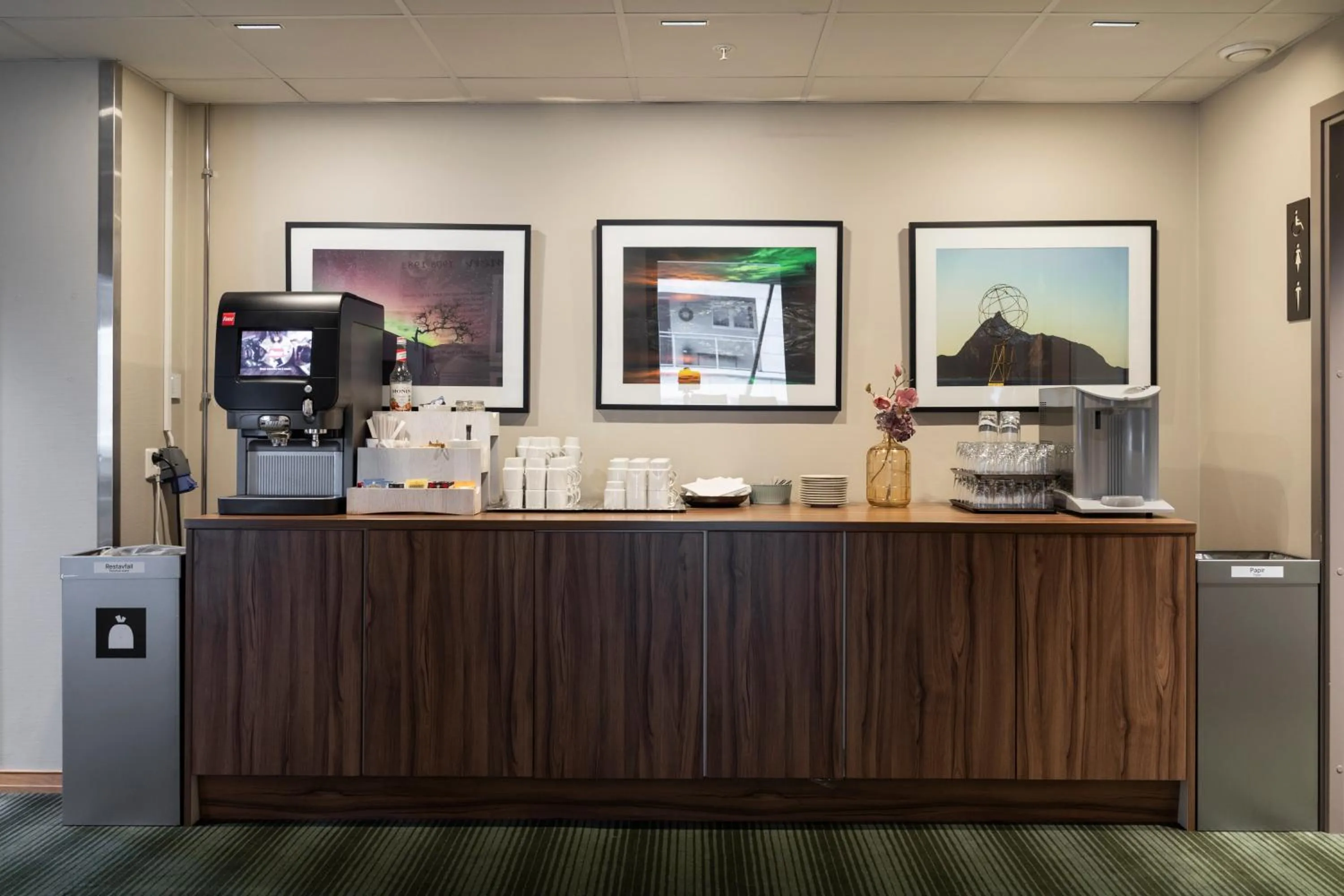 Coffee/tea facilities in Home Hotel Helma