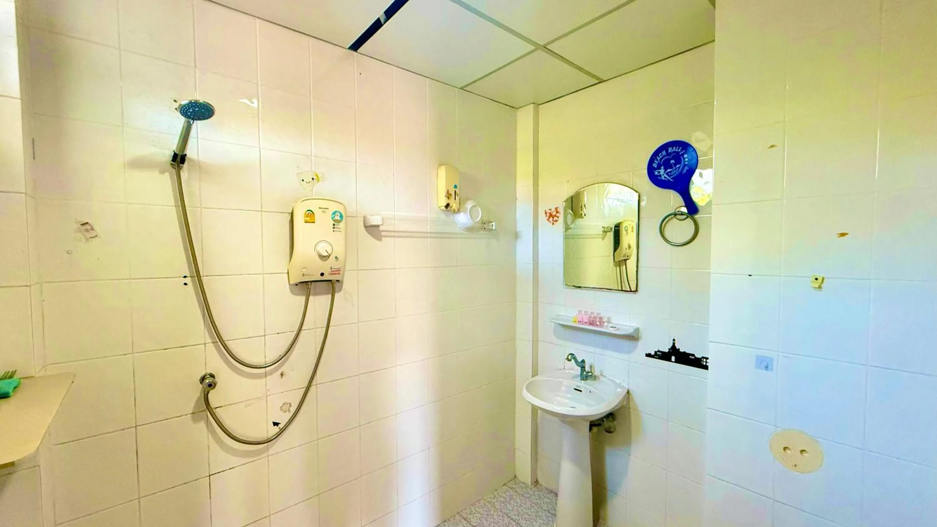 Bathroom in Hill Side Patong Hotel