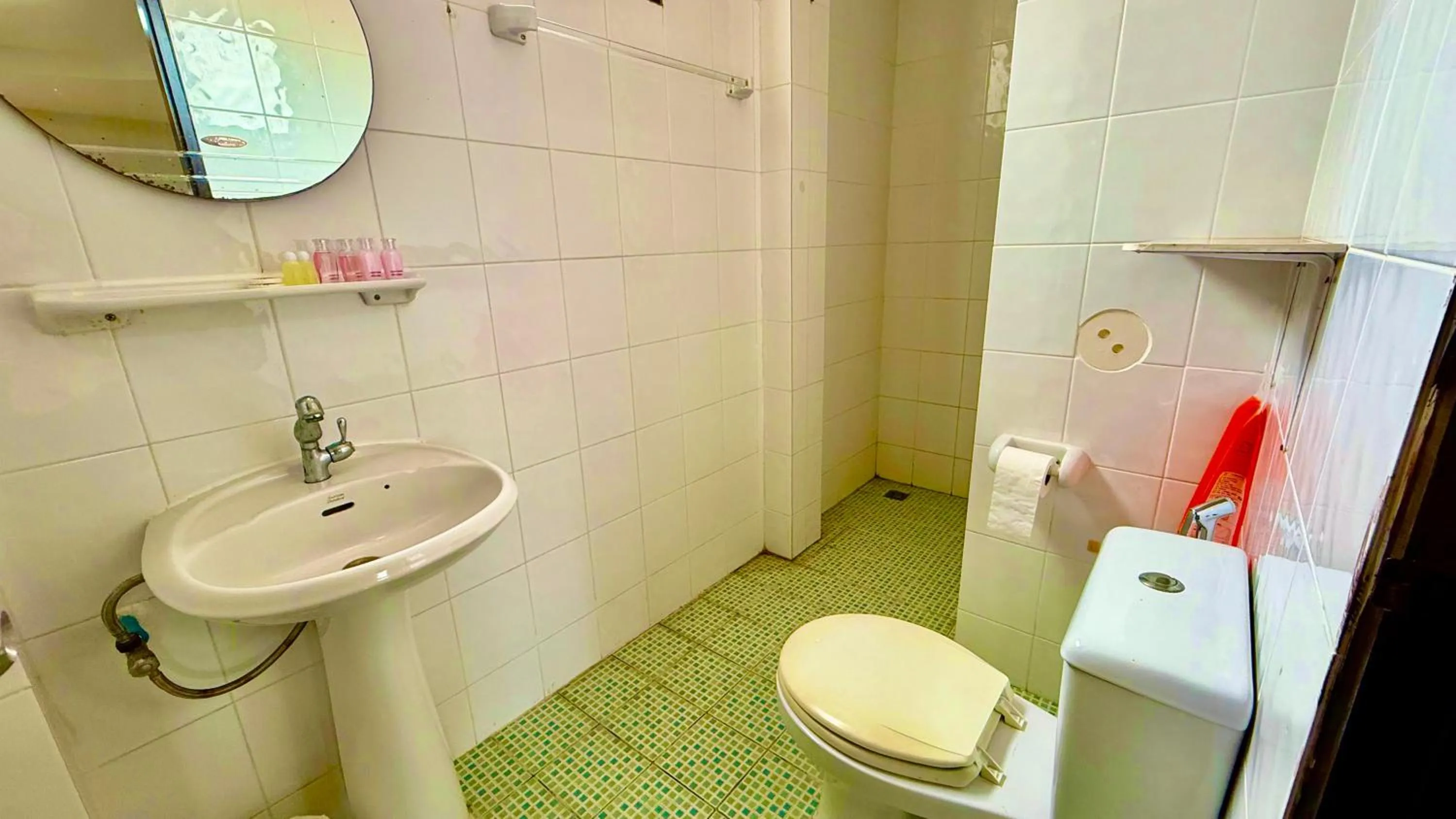 Bathroom in Hill Side Patong Hotel