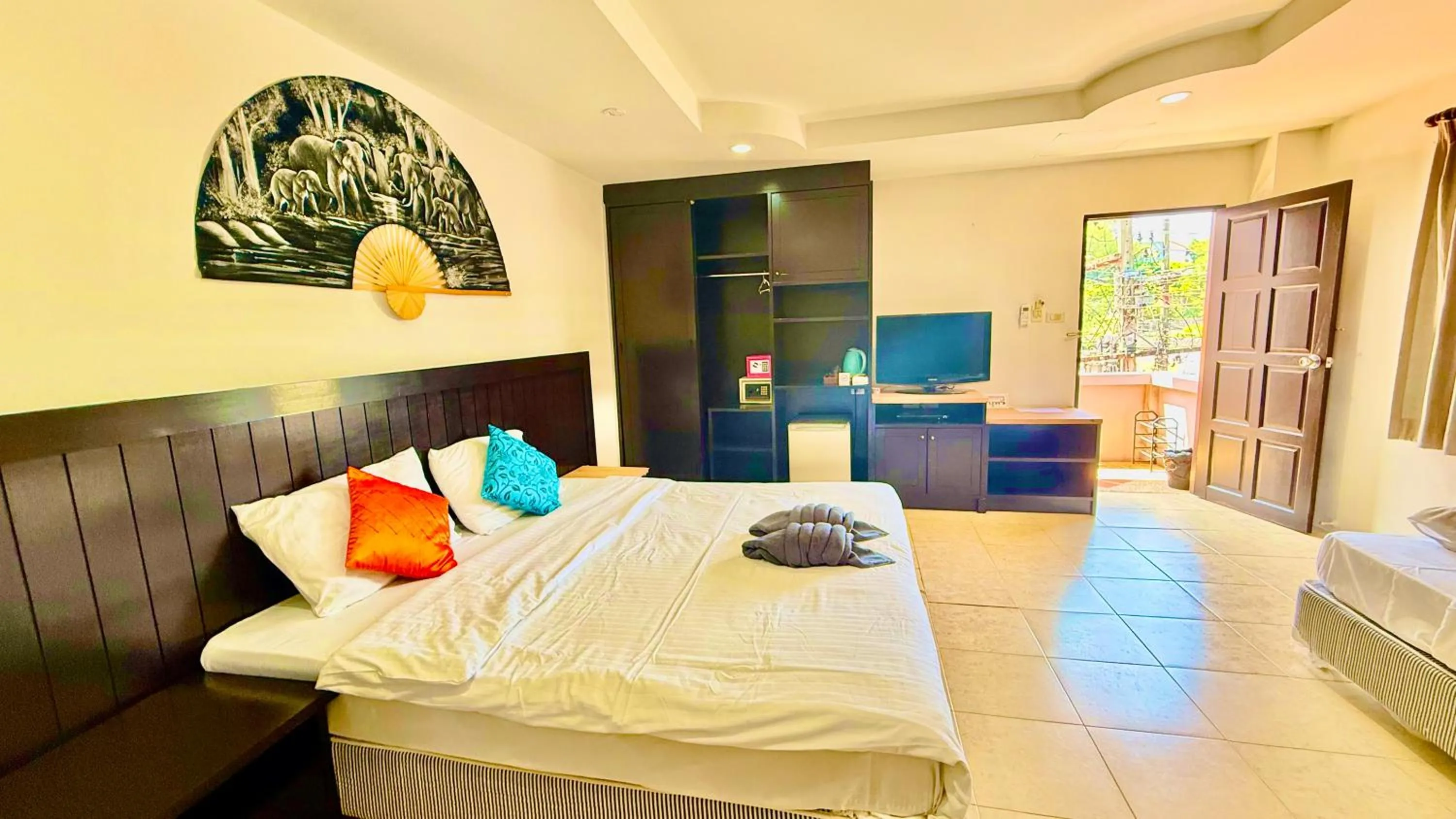 Bed in Hill Side Patong Hotel