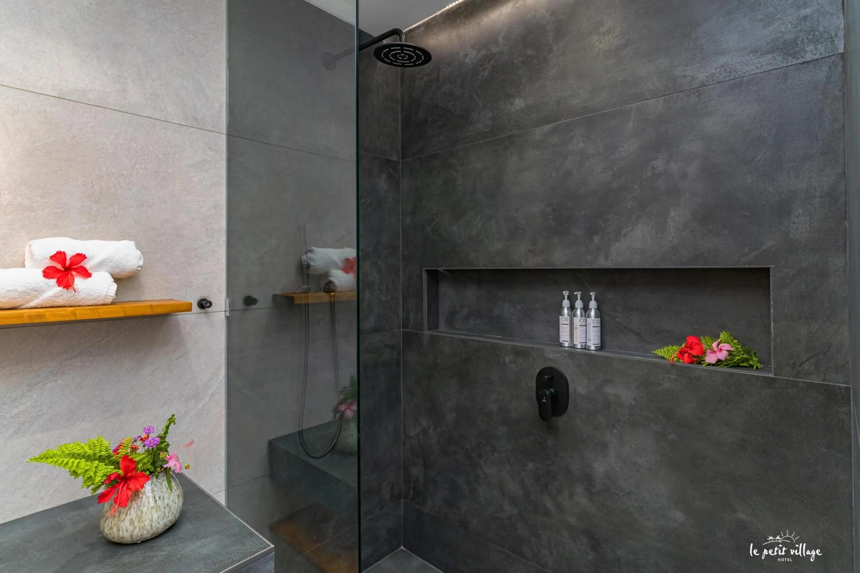 Shower in Le Petit Village Boutique Hotel & Spa