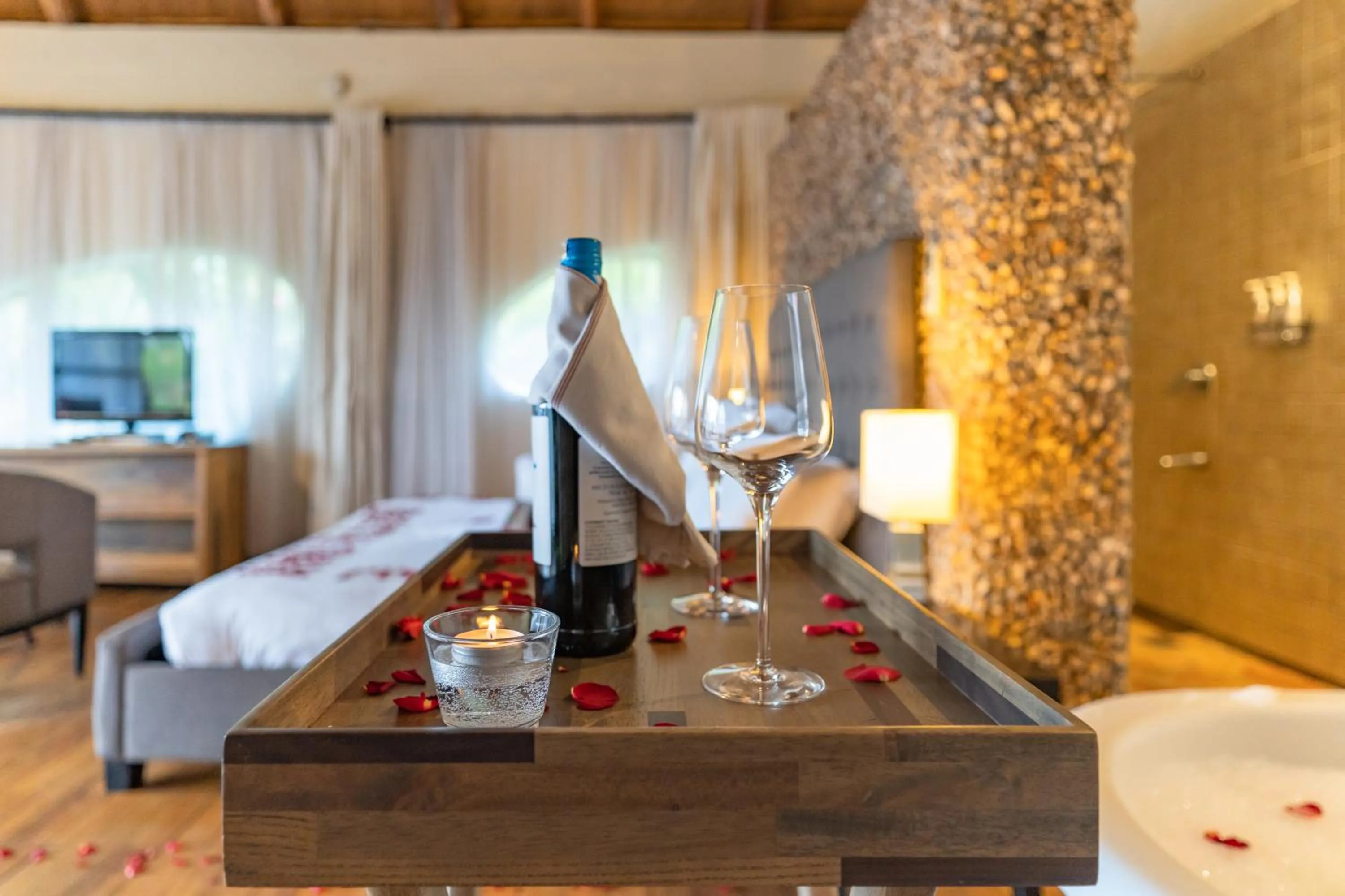 Food and drinks, Bed in Le Petit Village Boutique Hotel & Spa