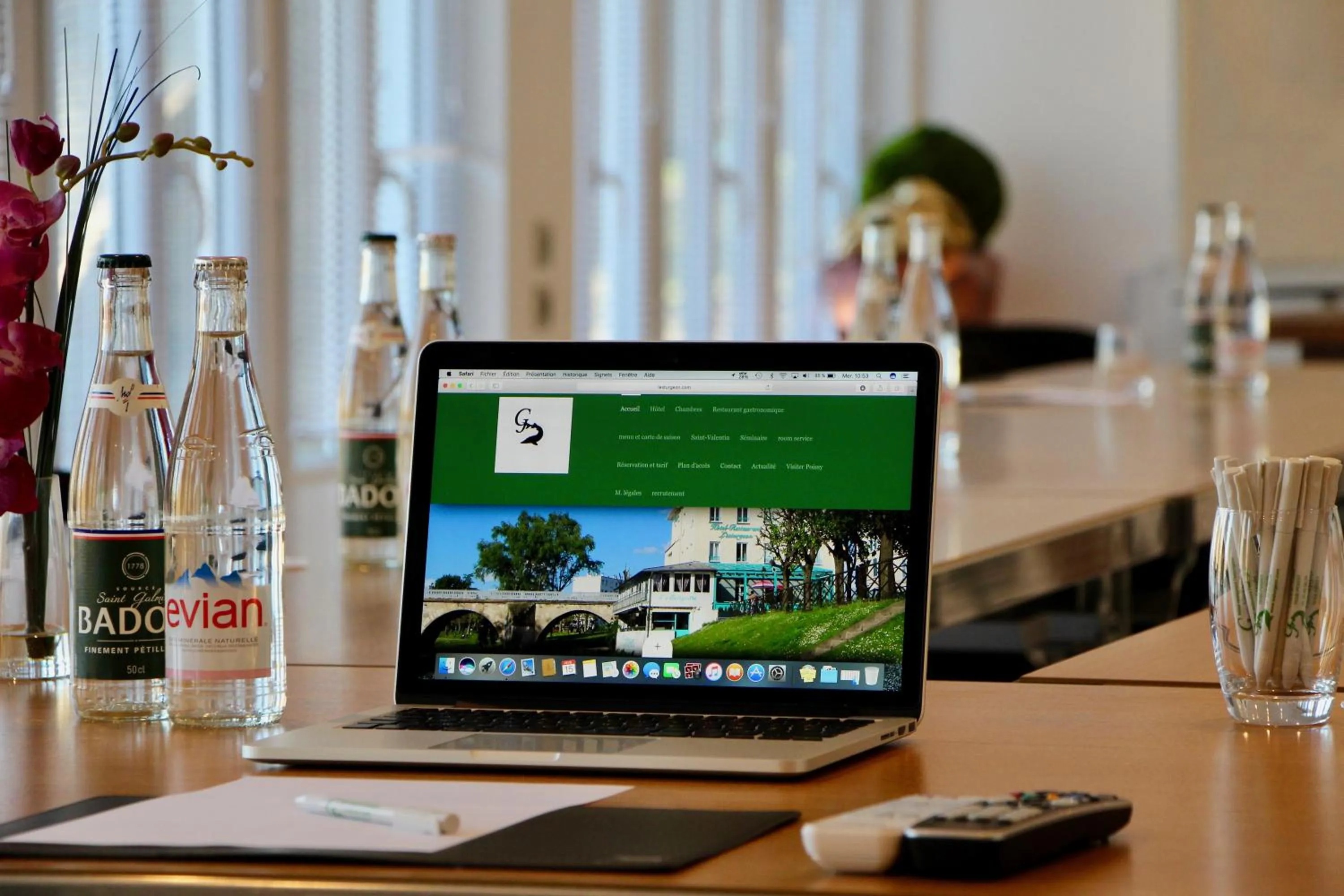Meeting/conference room in Hôtel L'Esturgeon