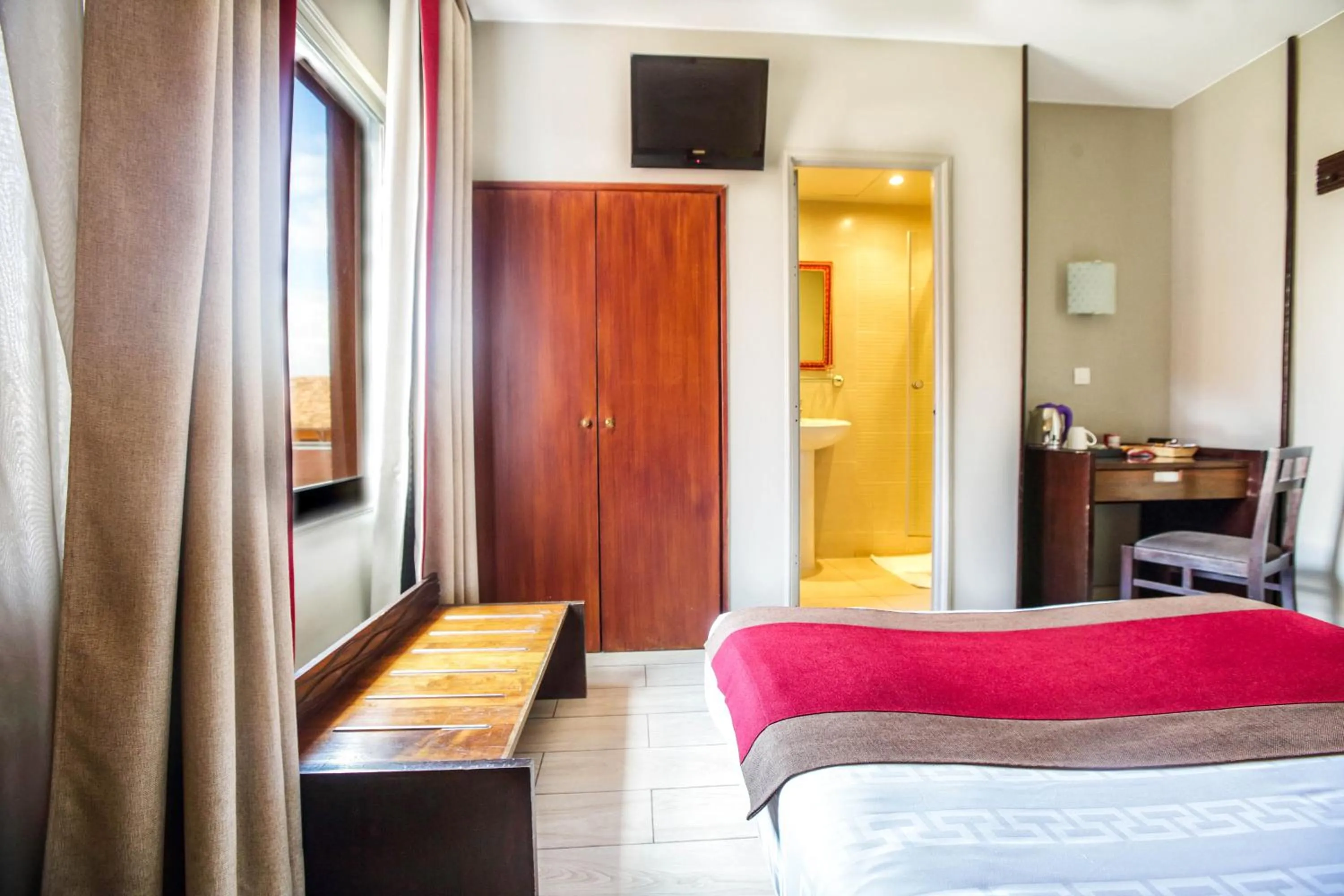 Bed in Le Grand Mellis Hôtel & Spa