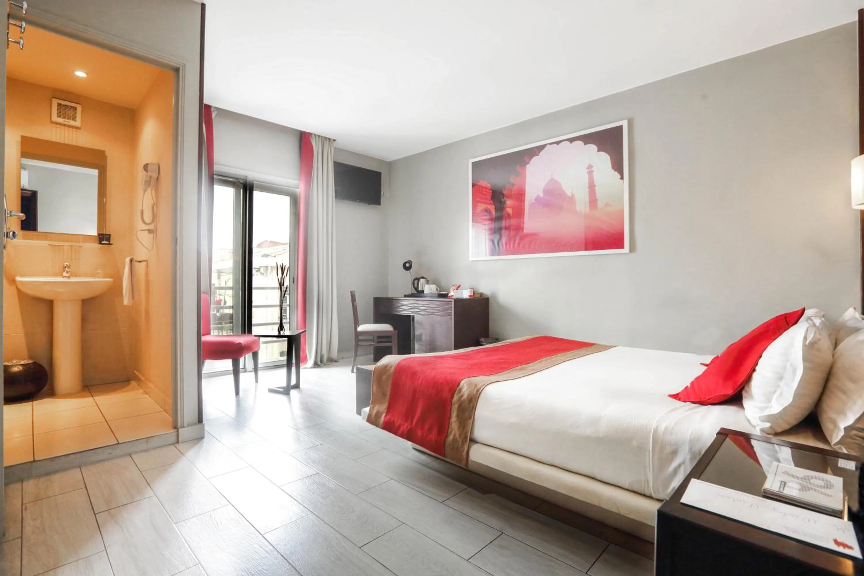 Bed in Le Grand Mellis Hôtel & Spa