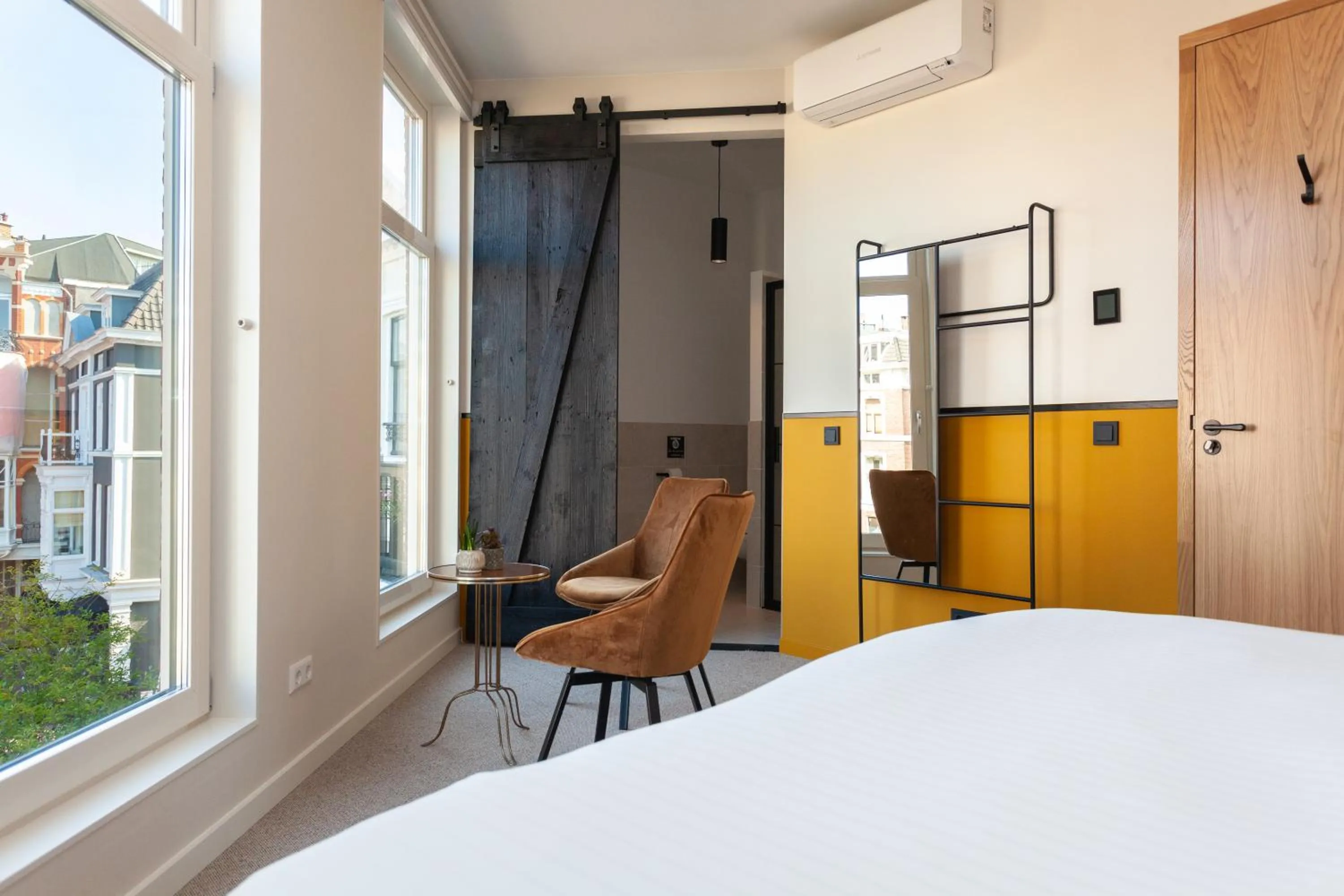 Seating area, Bed in La Paulowna Boutique Hotel