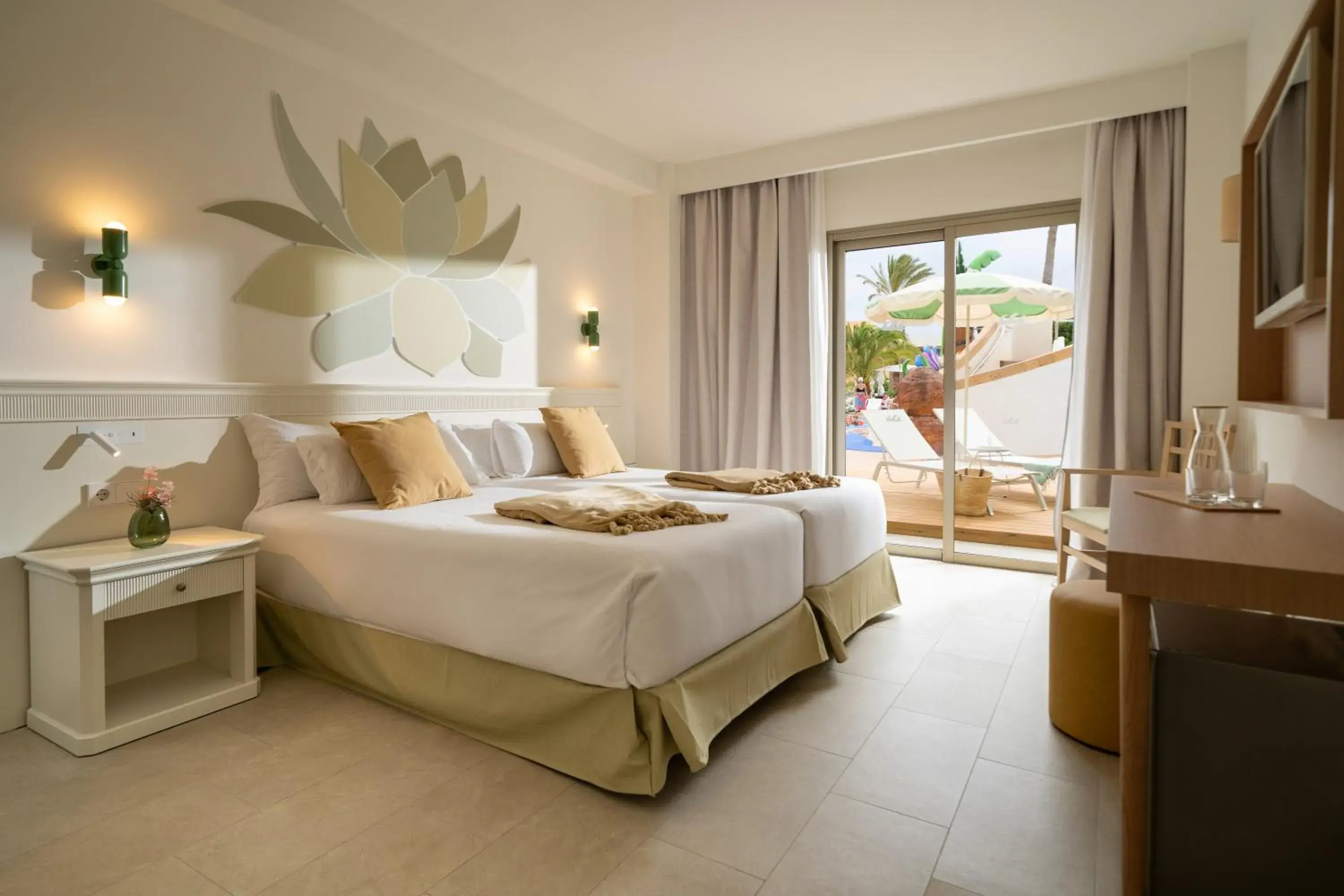 Double Pool Access in Iberostar Waves Gaviotas Park Double Pool Access in Iberostar Waves Gaviotas Park