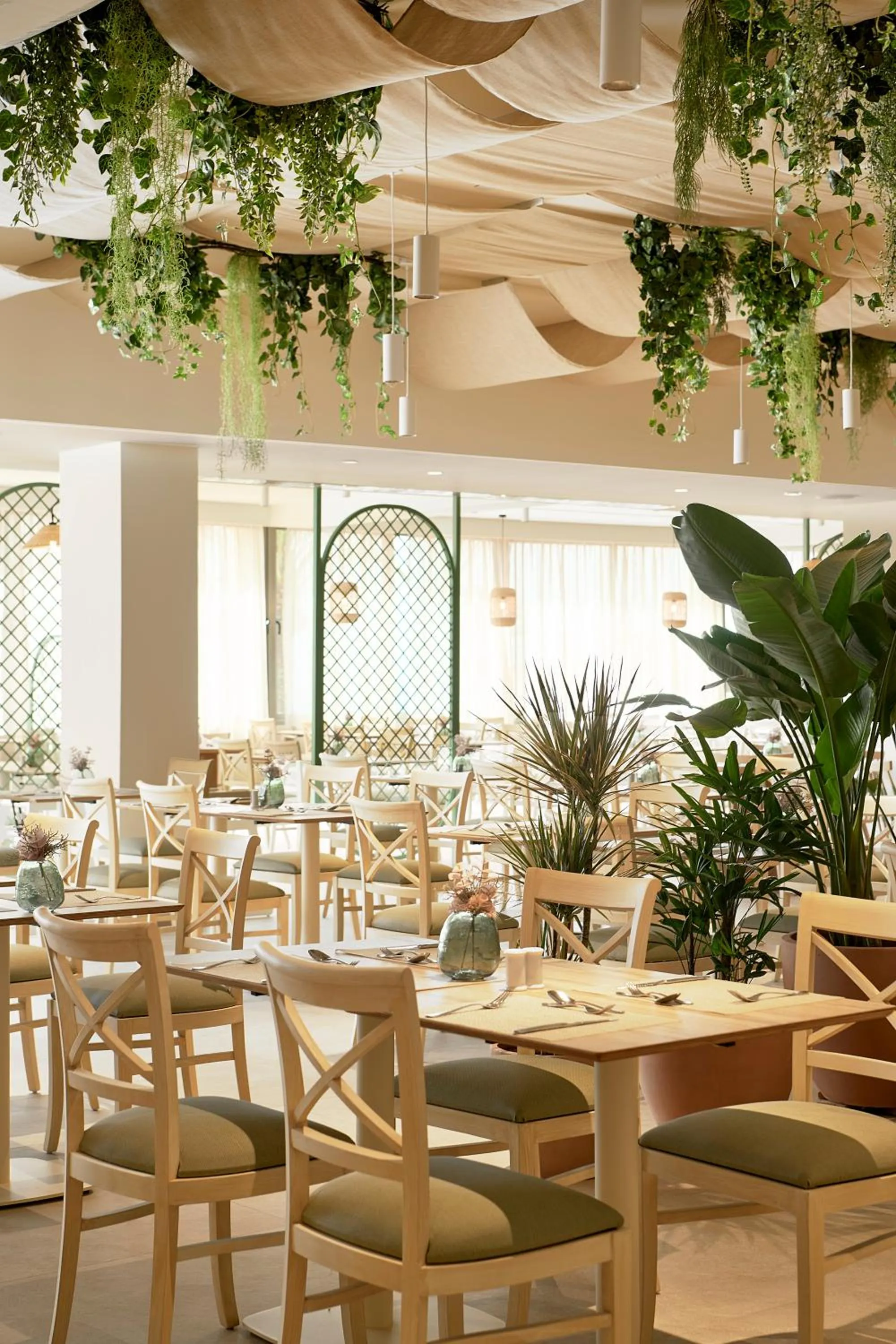Dining area in Iberostar Waves Gaviotas Park