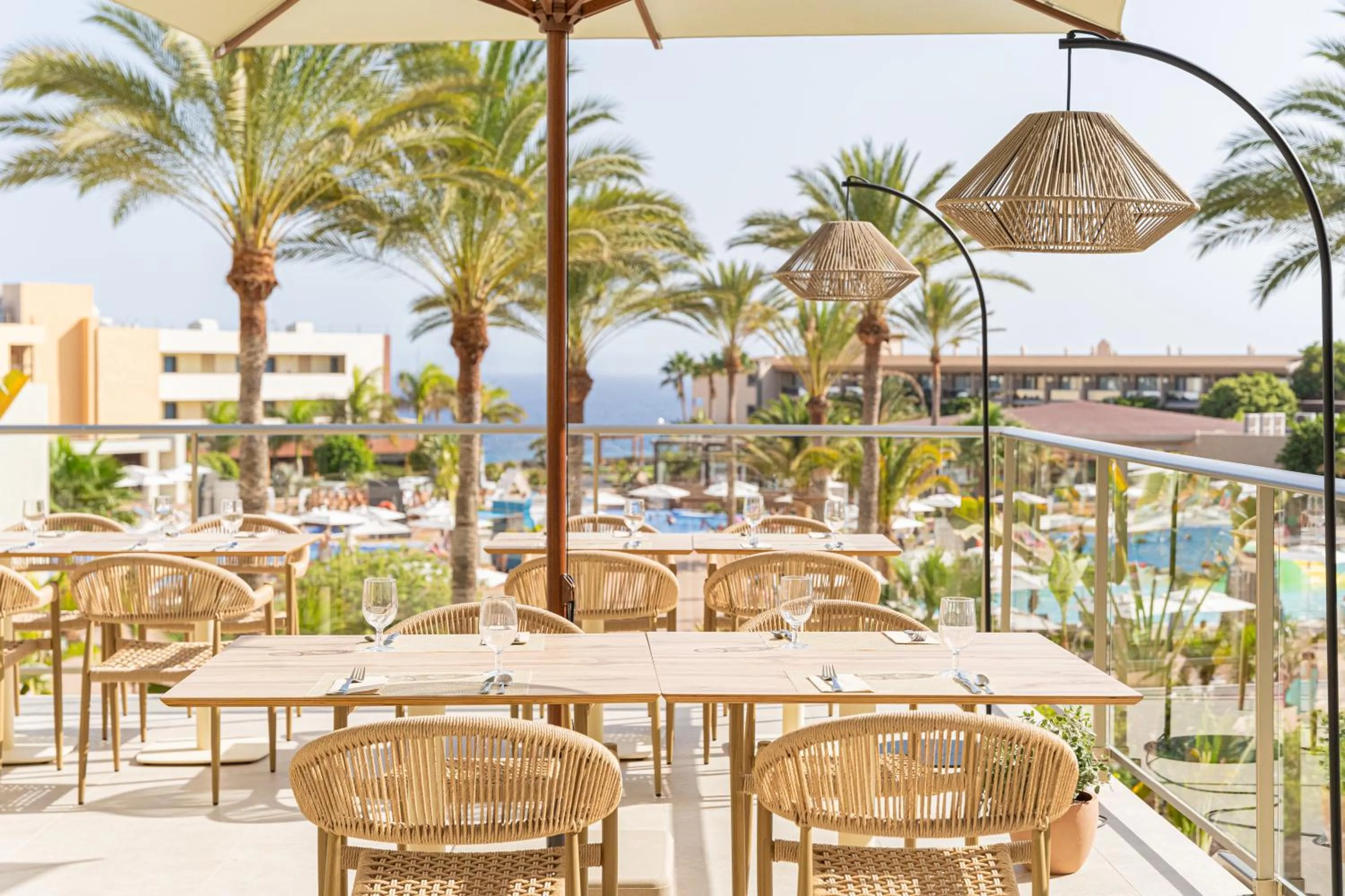 Restaurant/places to eat in Iberostar Waves Gaviotas Park