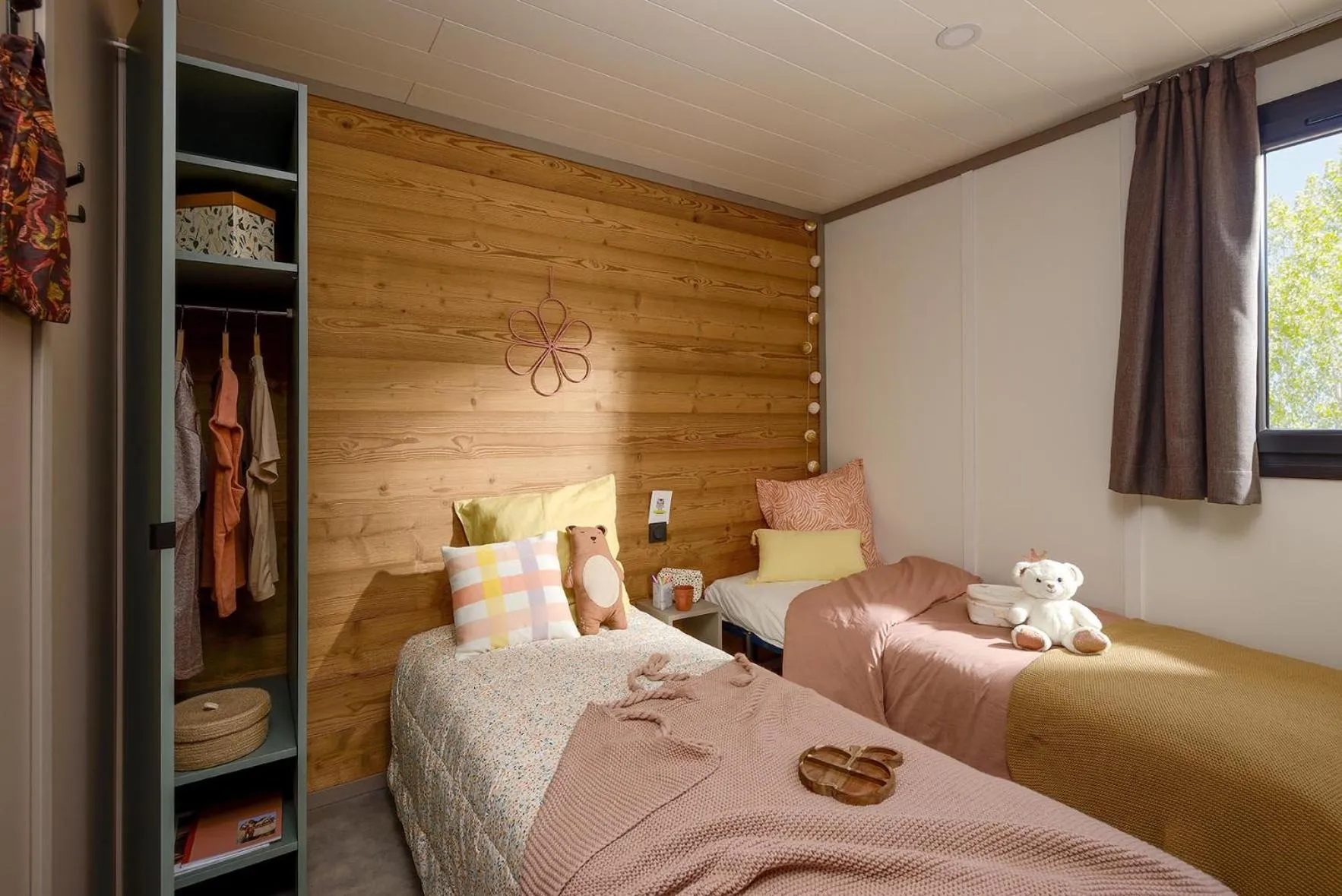 children in Les Chalets du Périgord