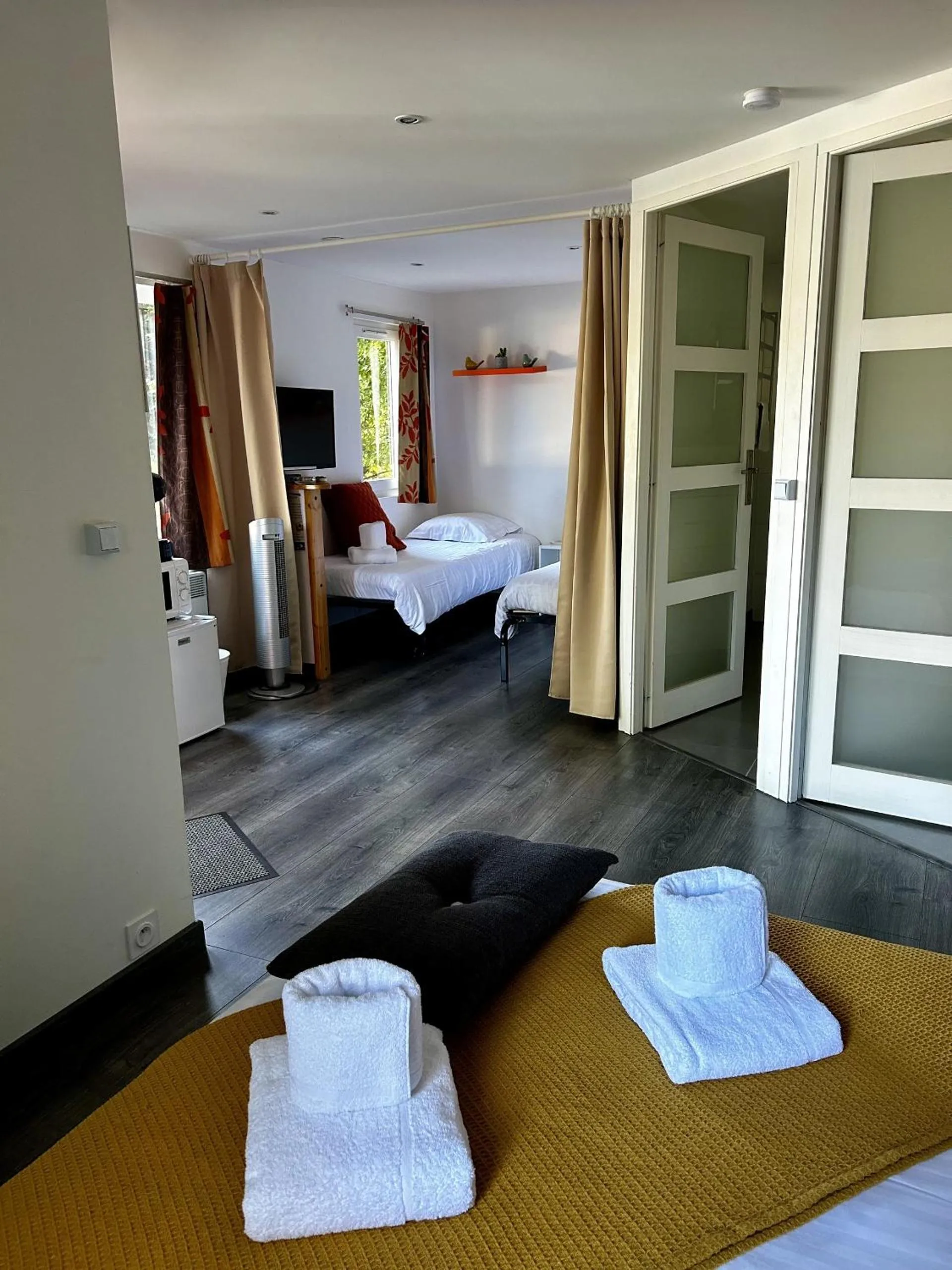 Family in Les Chalets du Périgord