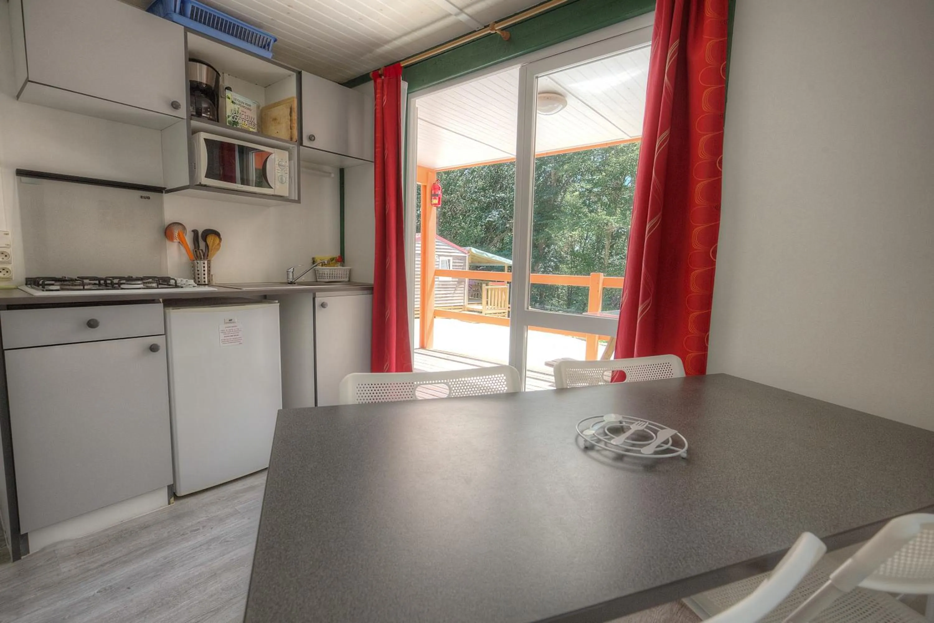 Dining area in Les Chalets du Périgord