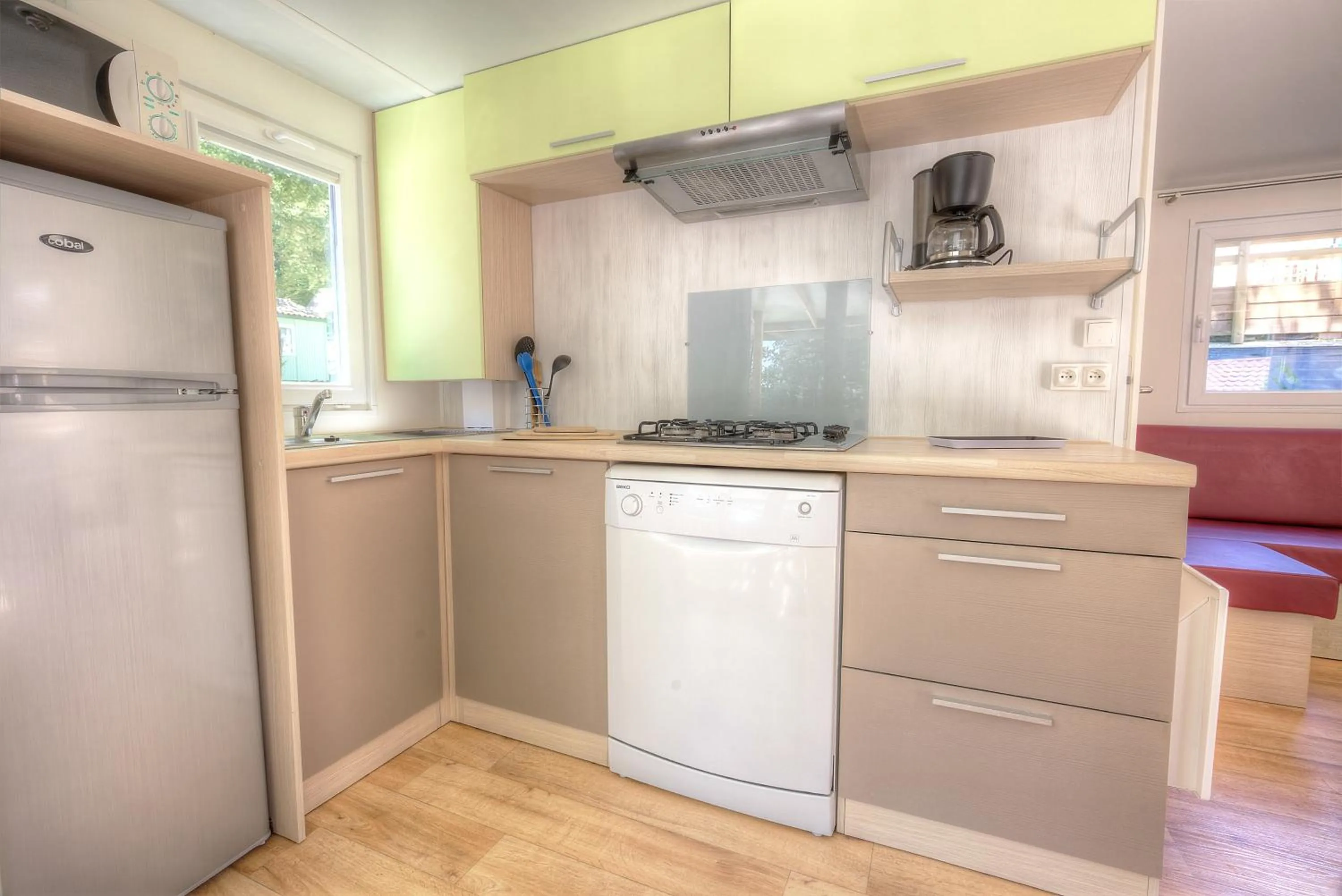 dishwasher in Les Chalets du Périgord