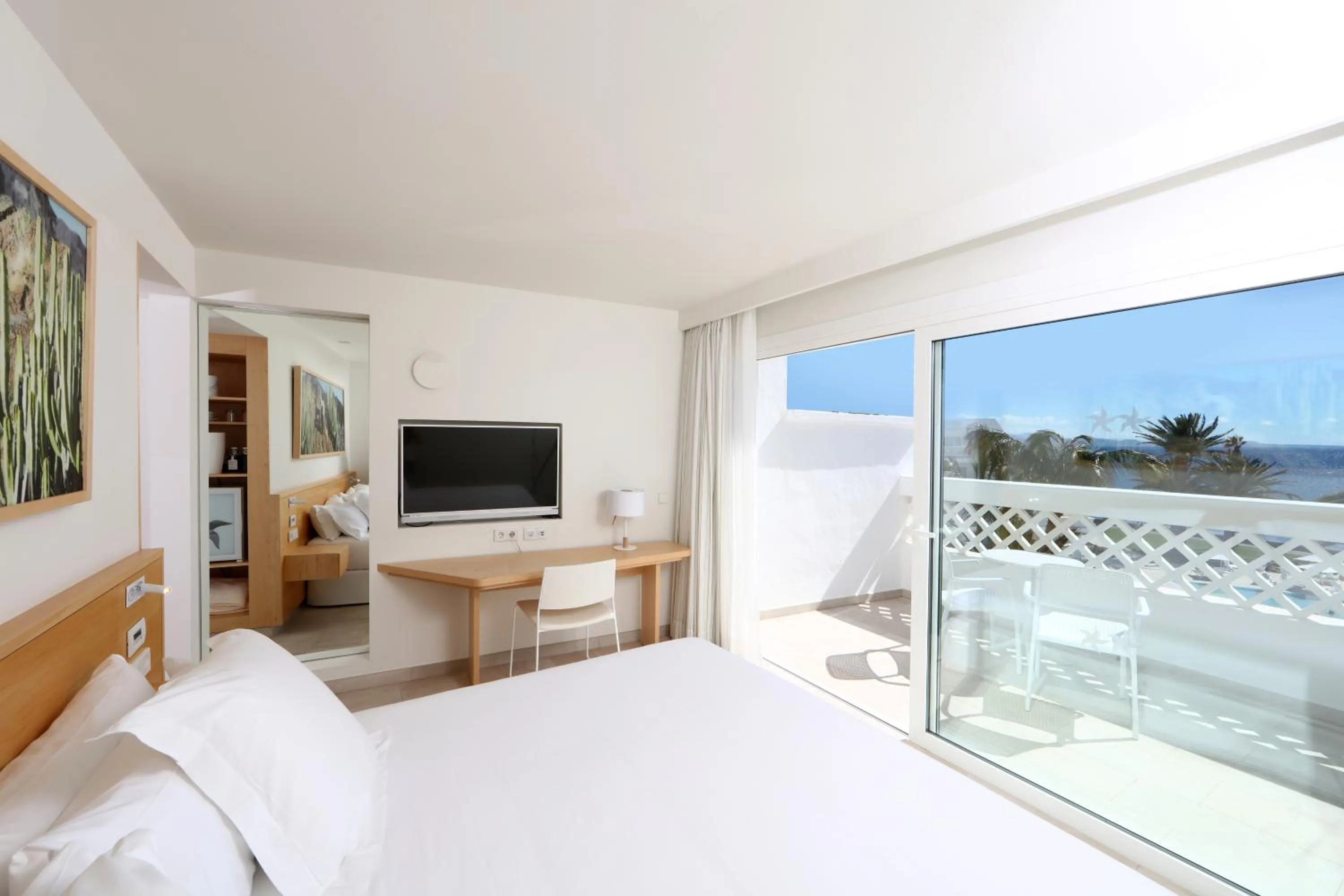 Photo of the whole room, Bed in Iberostar Selection Lanzarote Park