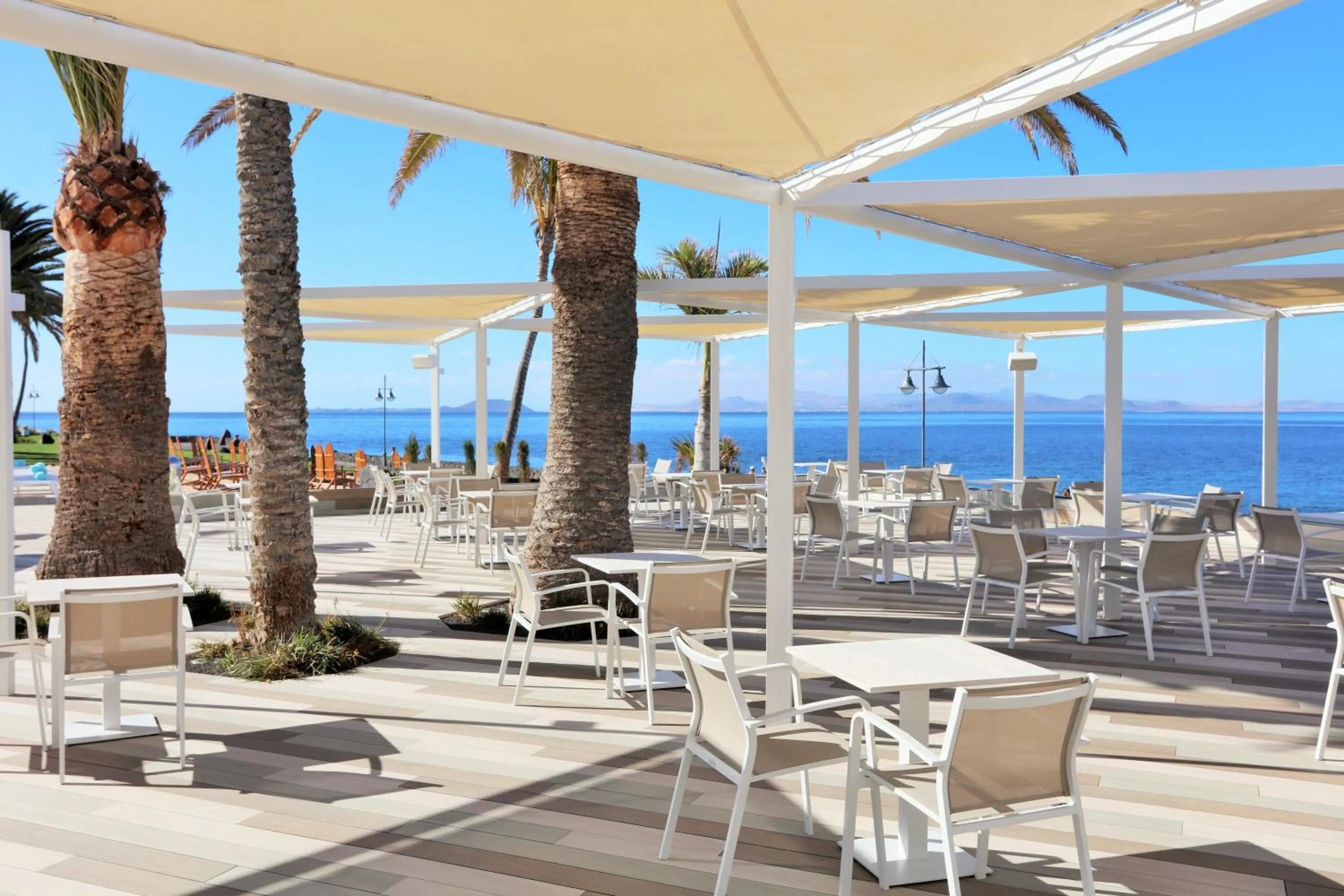 Lounge or bar in Iberostar Selection Lanzarote Park