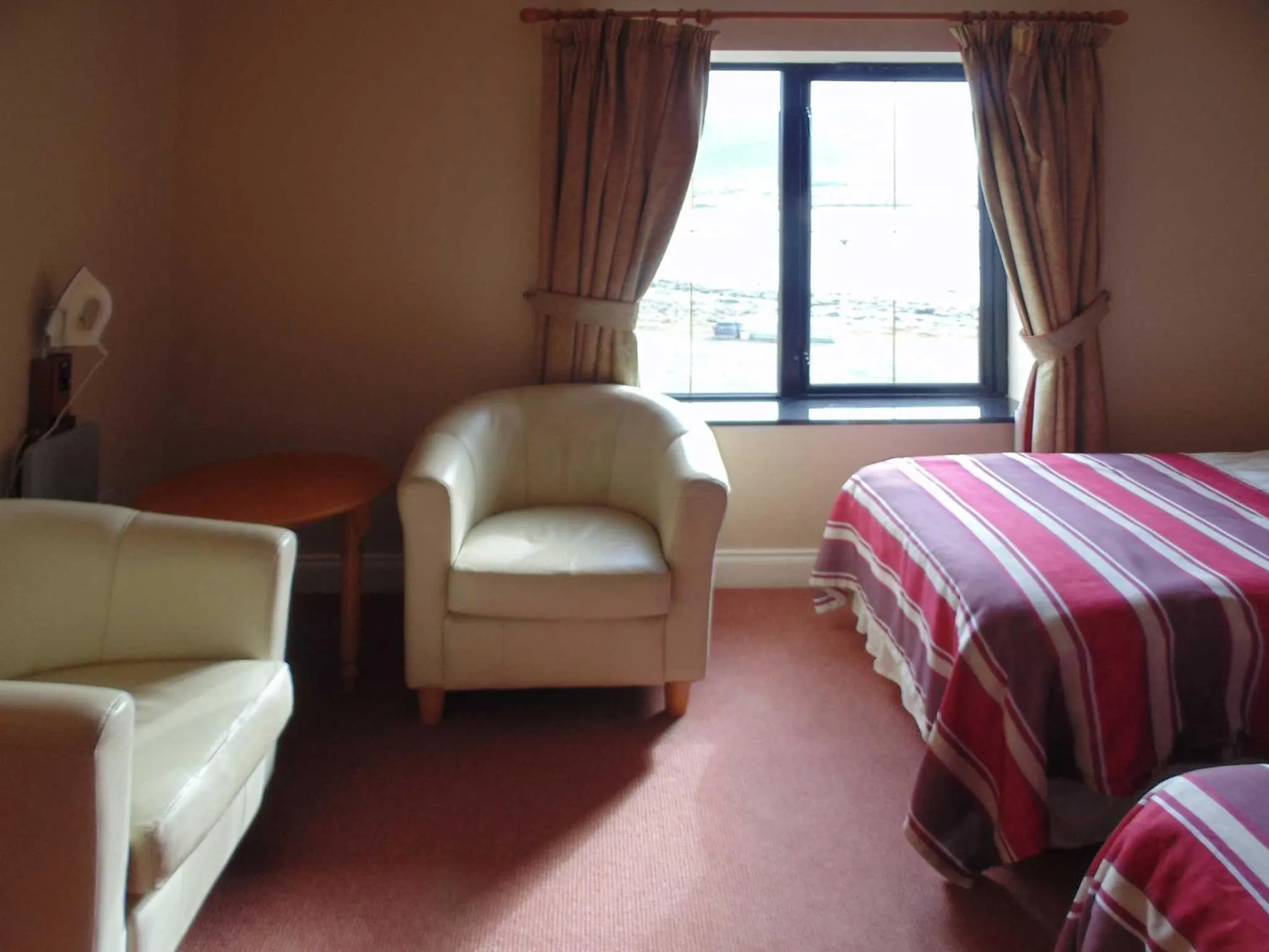 Photo of the whole room, Bed in Óstán Oileán Acla