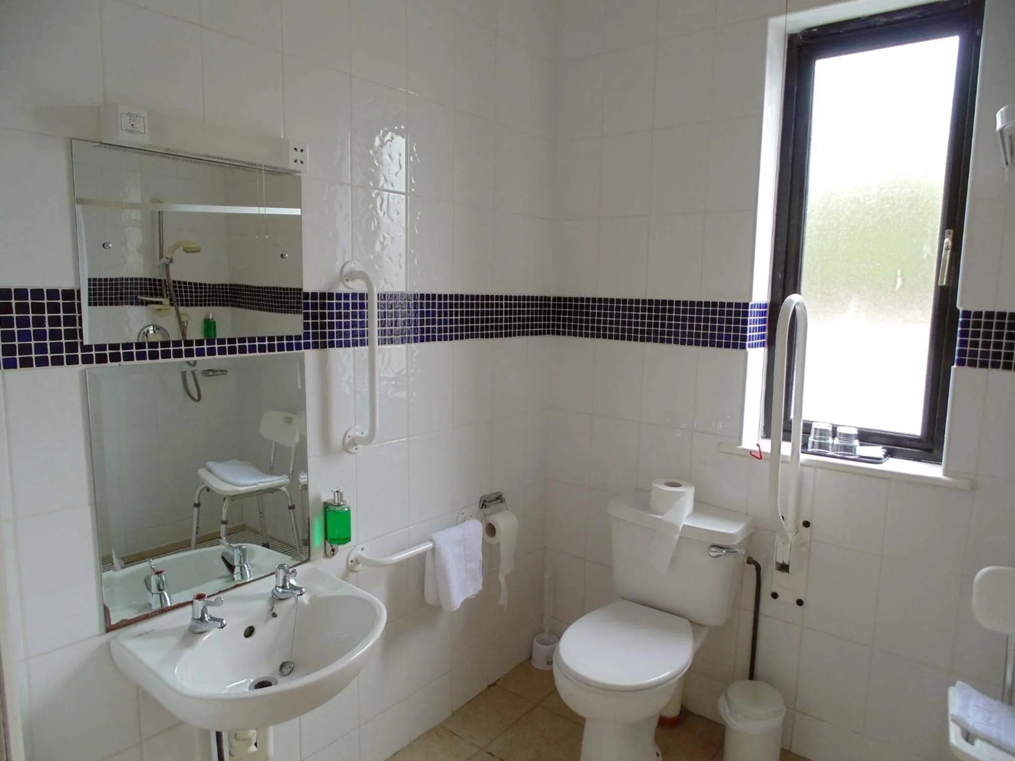 Toilet in Óstán Oileán Acla