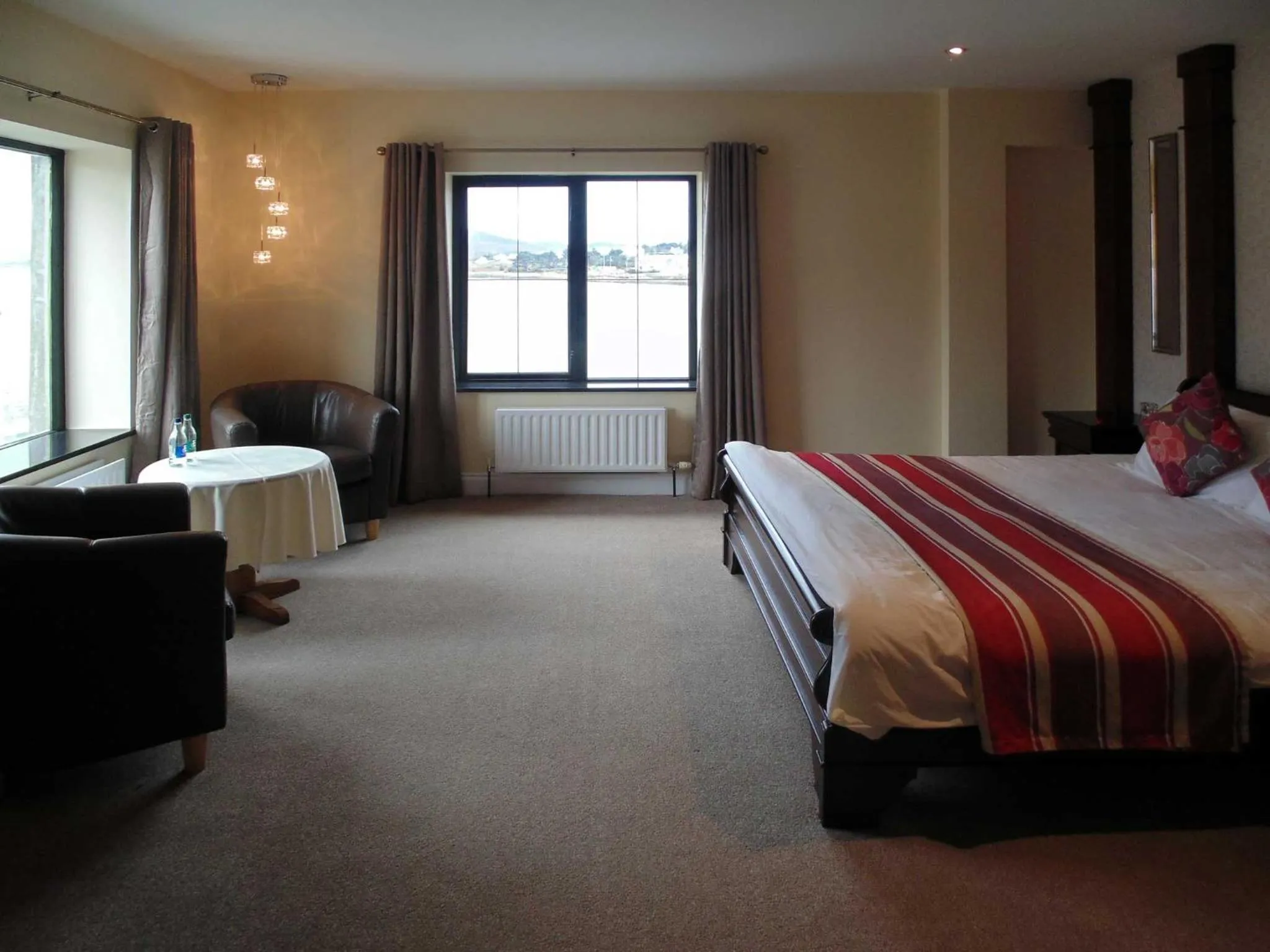 Photo of the whole room, Bed in Óstán Oileán Acla