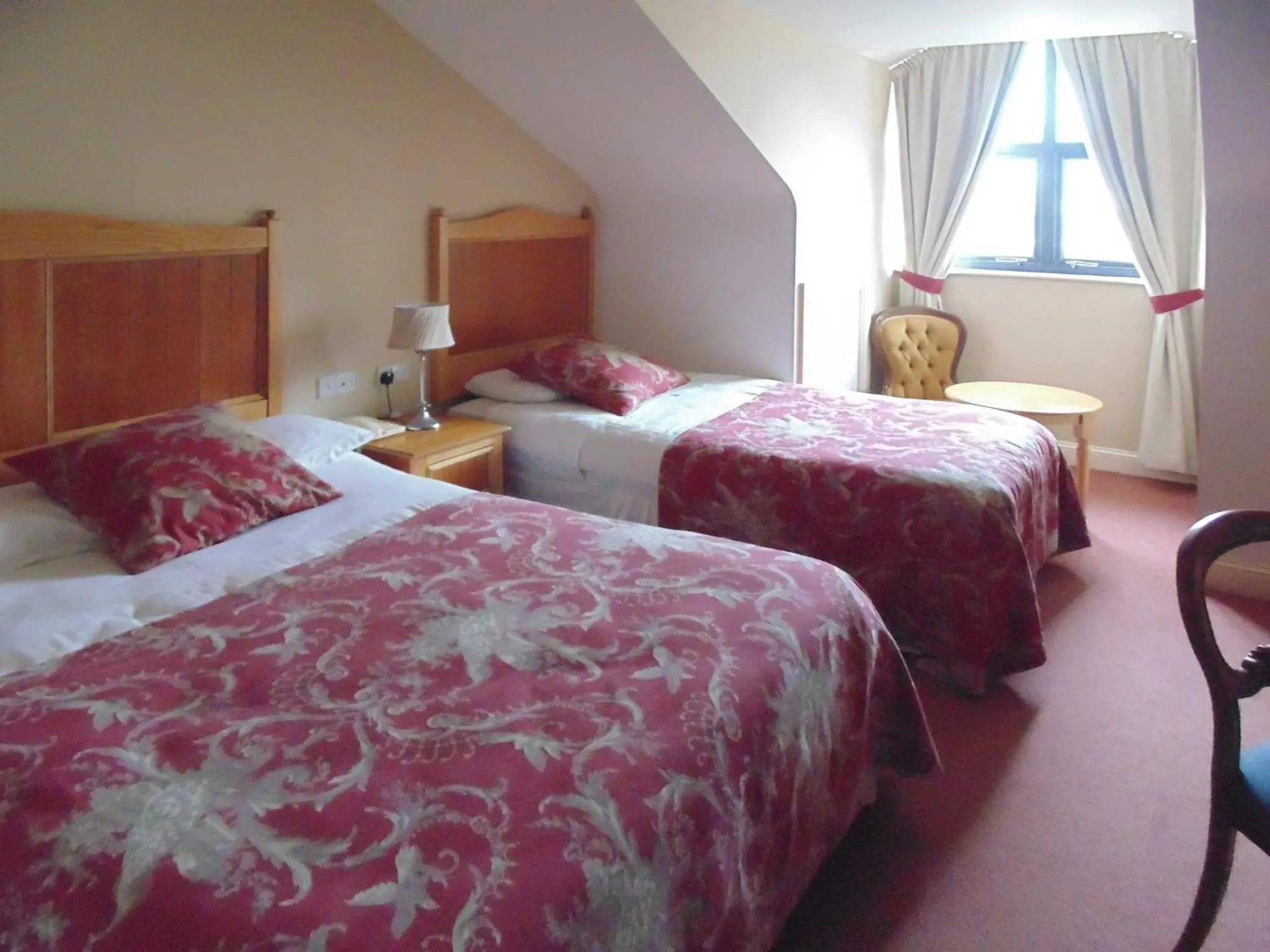 Bed in Óstán Oileán Acla