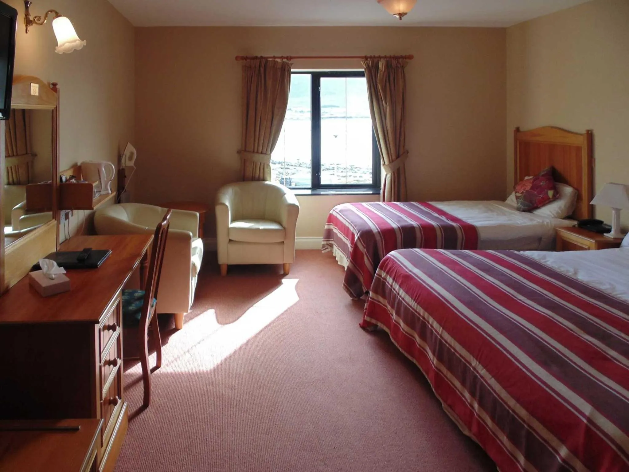 Photo of the whole room, Bed in Óstán Oileán Acla