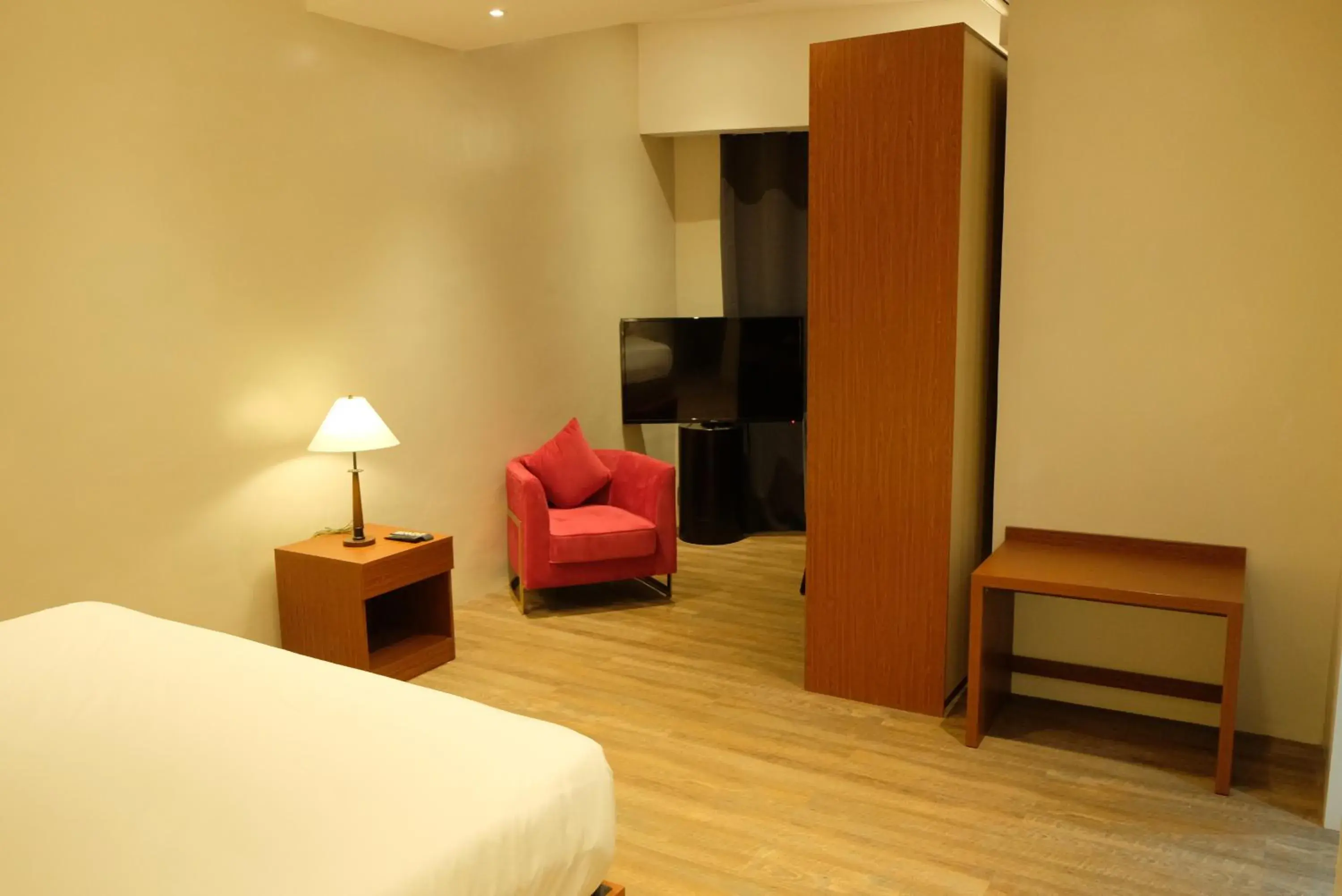 Communal lounge/ TV room, Bed in Villa Isabel Hotel Communal lounge/ TV room, Bed in Villa Isabel Hotel