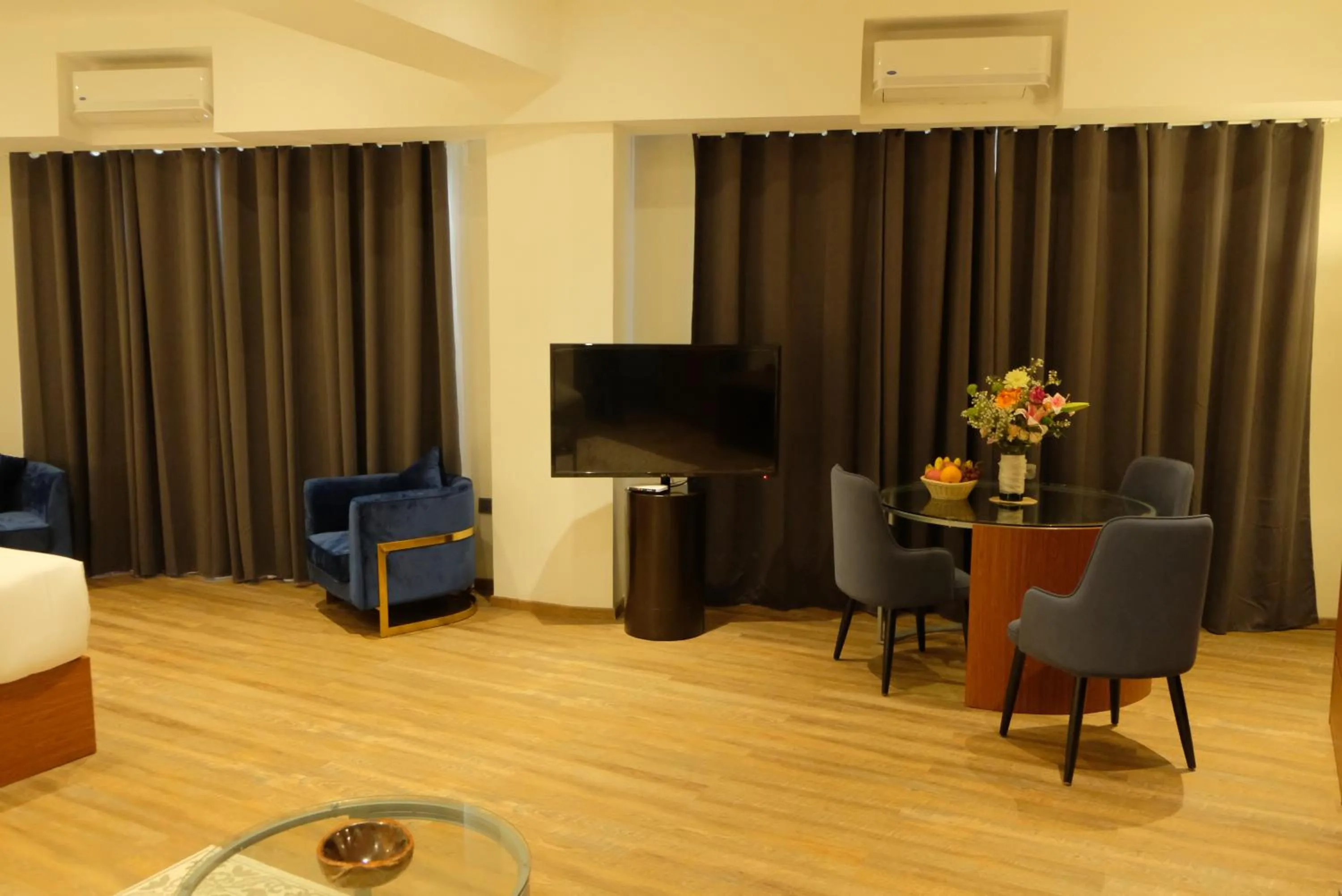 TV and multimedia in Villa Isabel Hotel