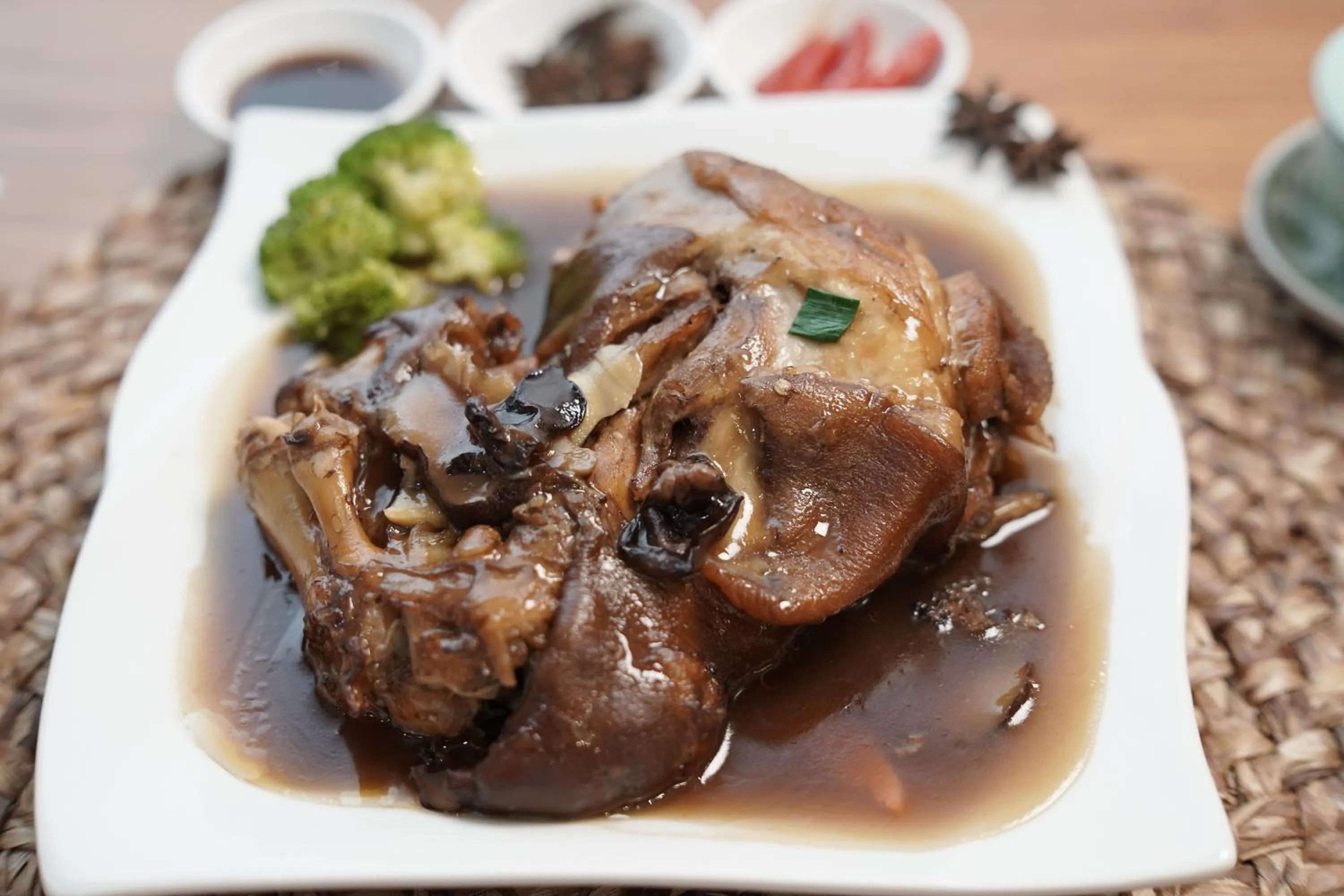 Restaurant/places to eat in Villa Isabel Hotel